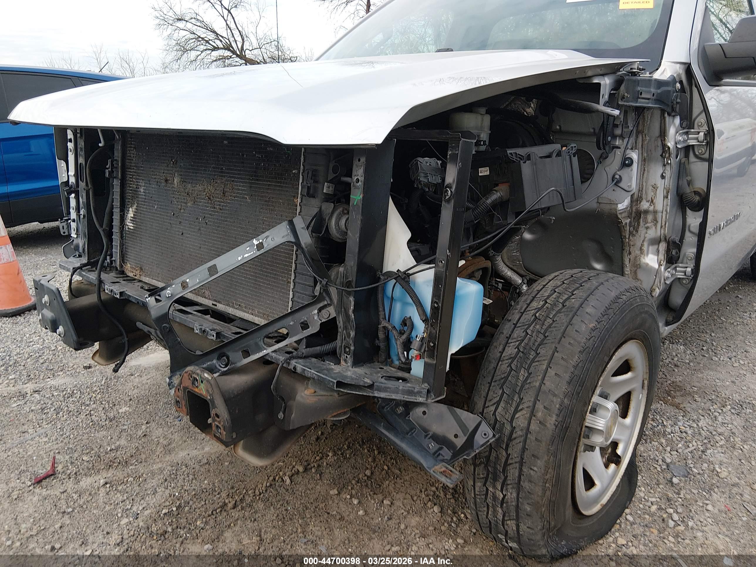 CHEVROLET SILVERADO image 6