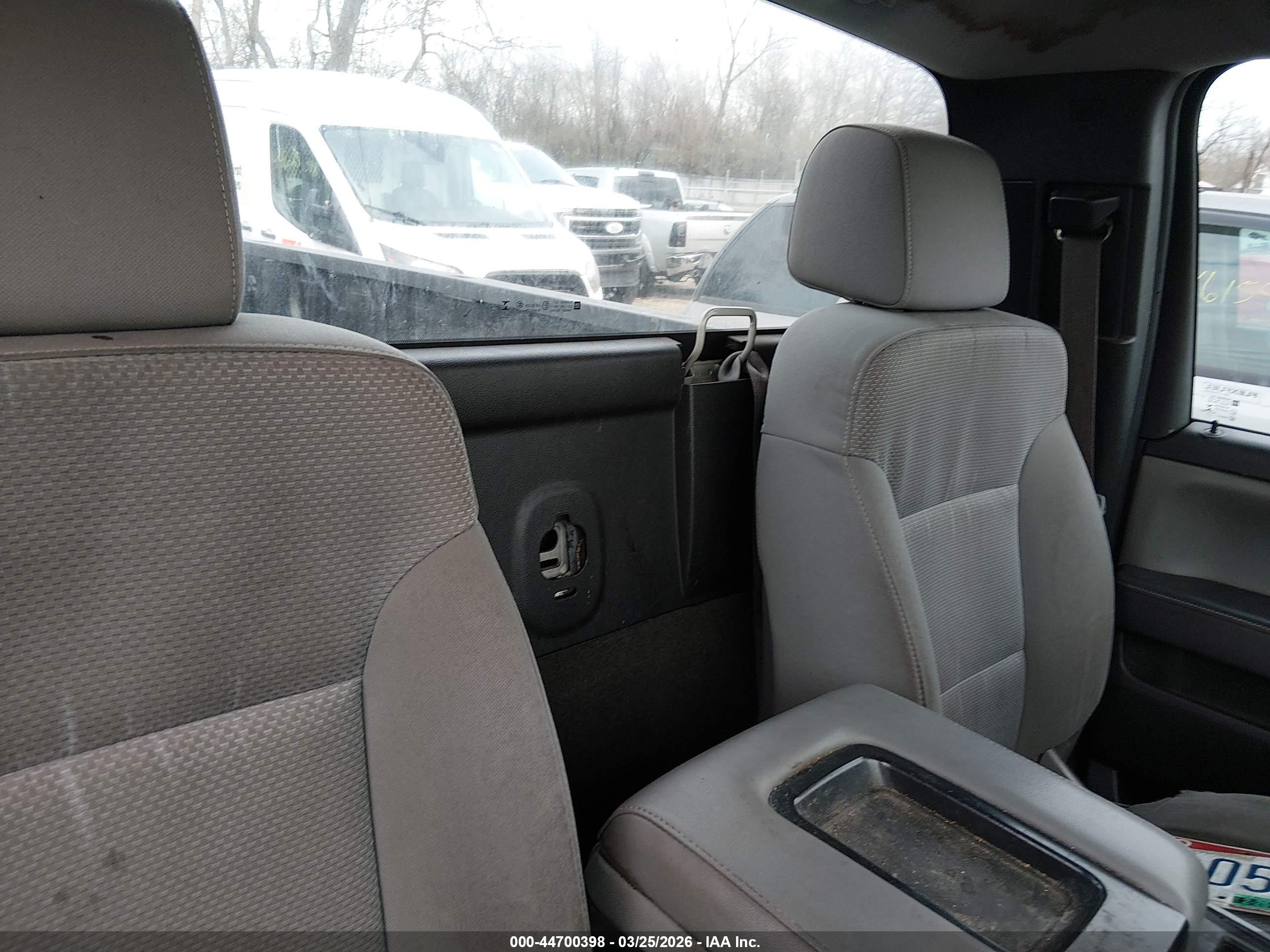 CHEVROLET SILVERADO image 8