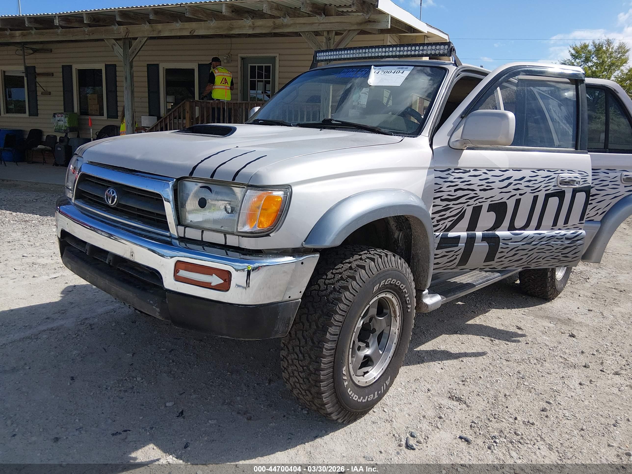 TOYOTA 4RUNNER image 2