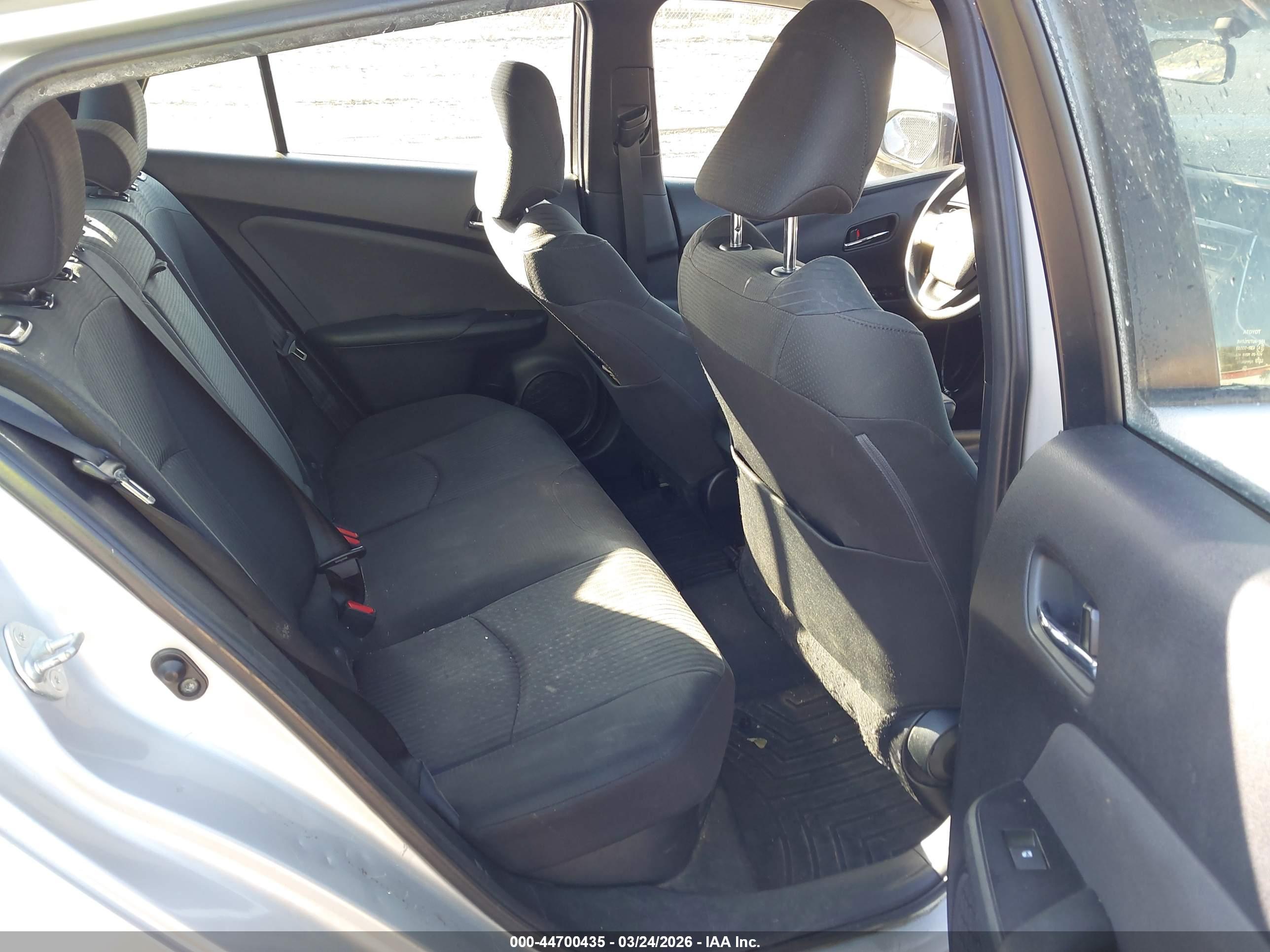 TOYOTA PRIUS image 8