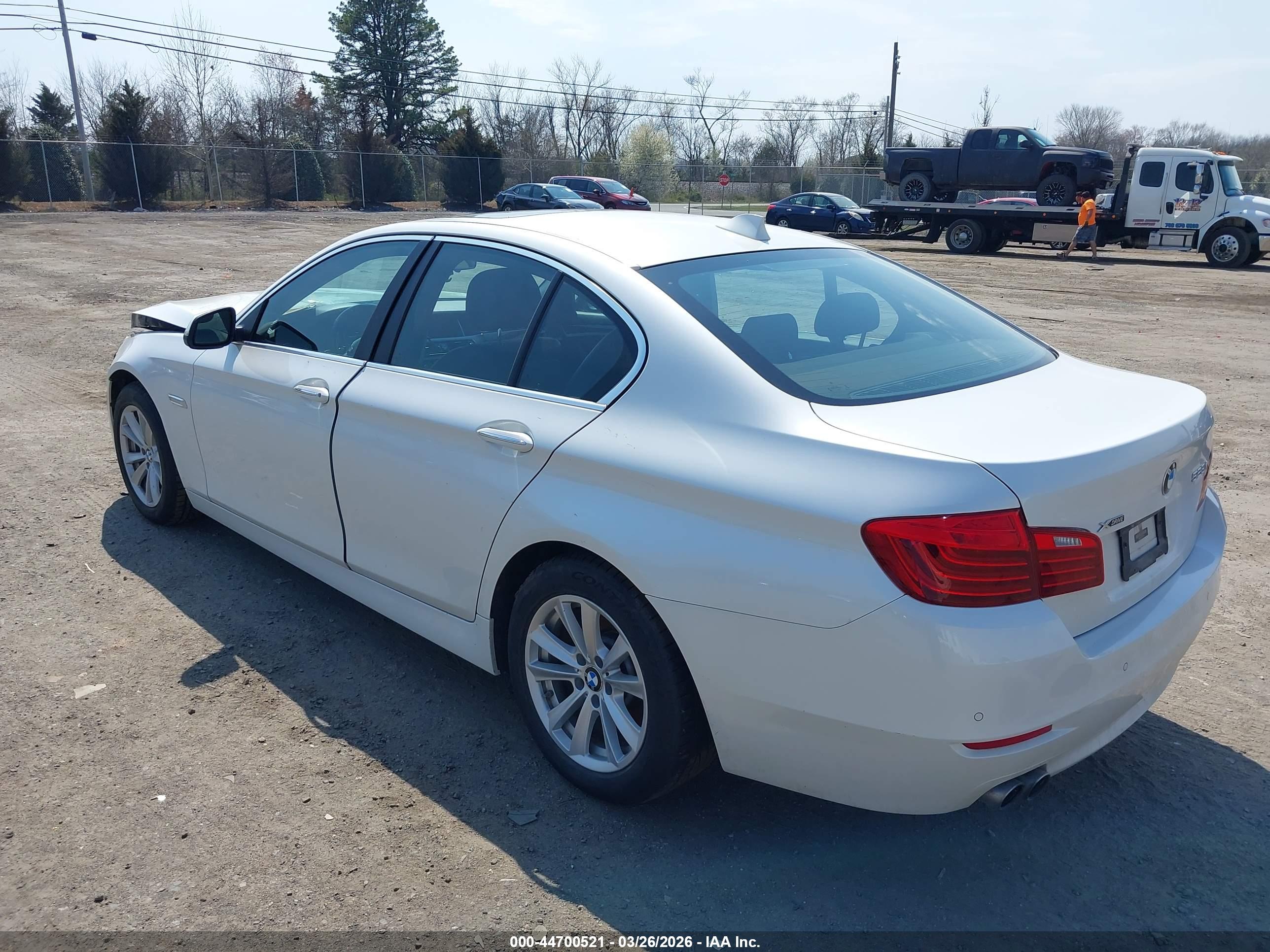 BMW 528I image 3
