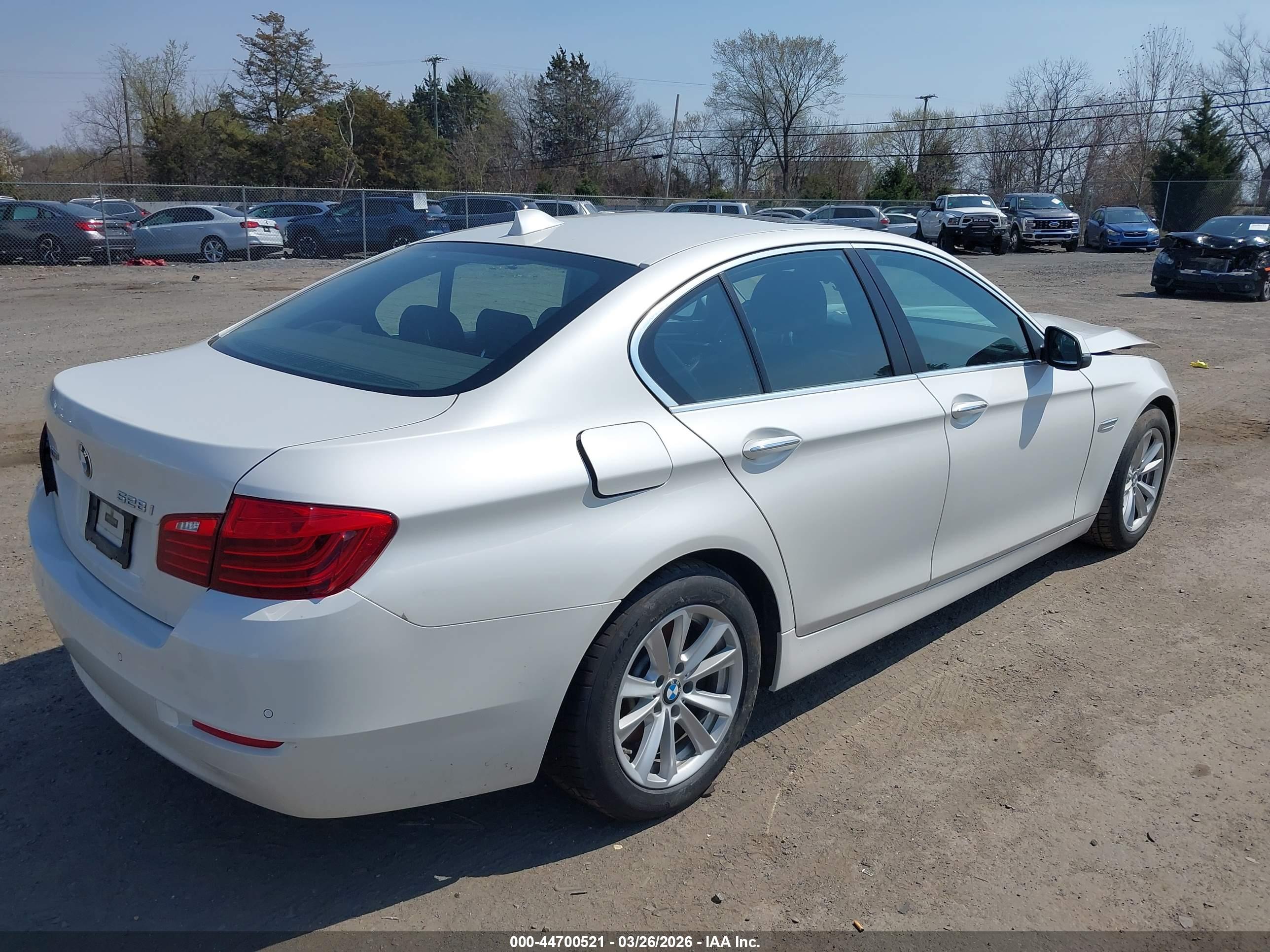 BMW 528I image 4
