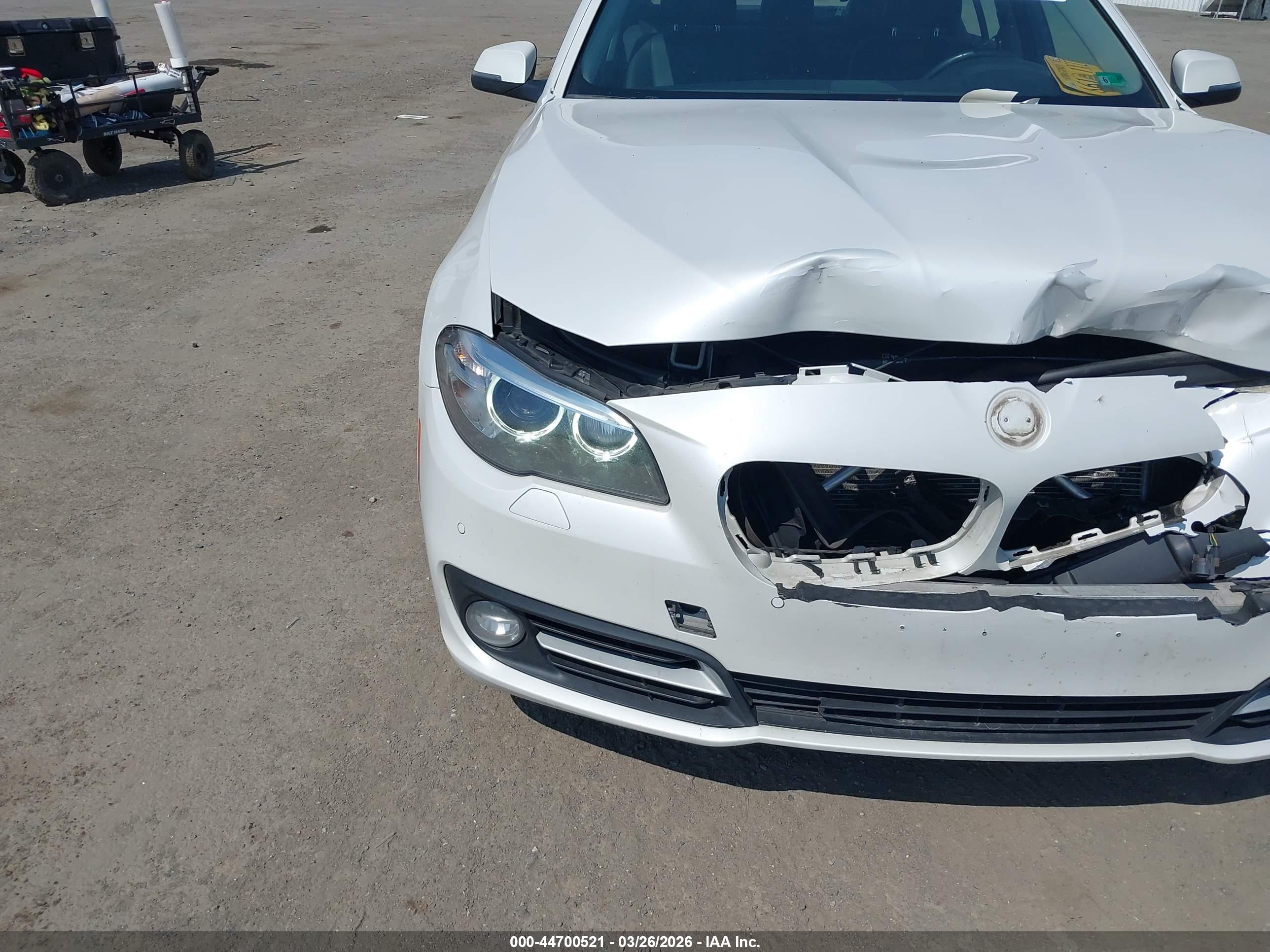 BMW 528I image 6