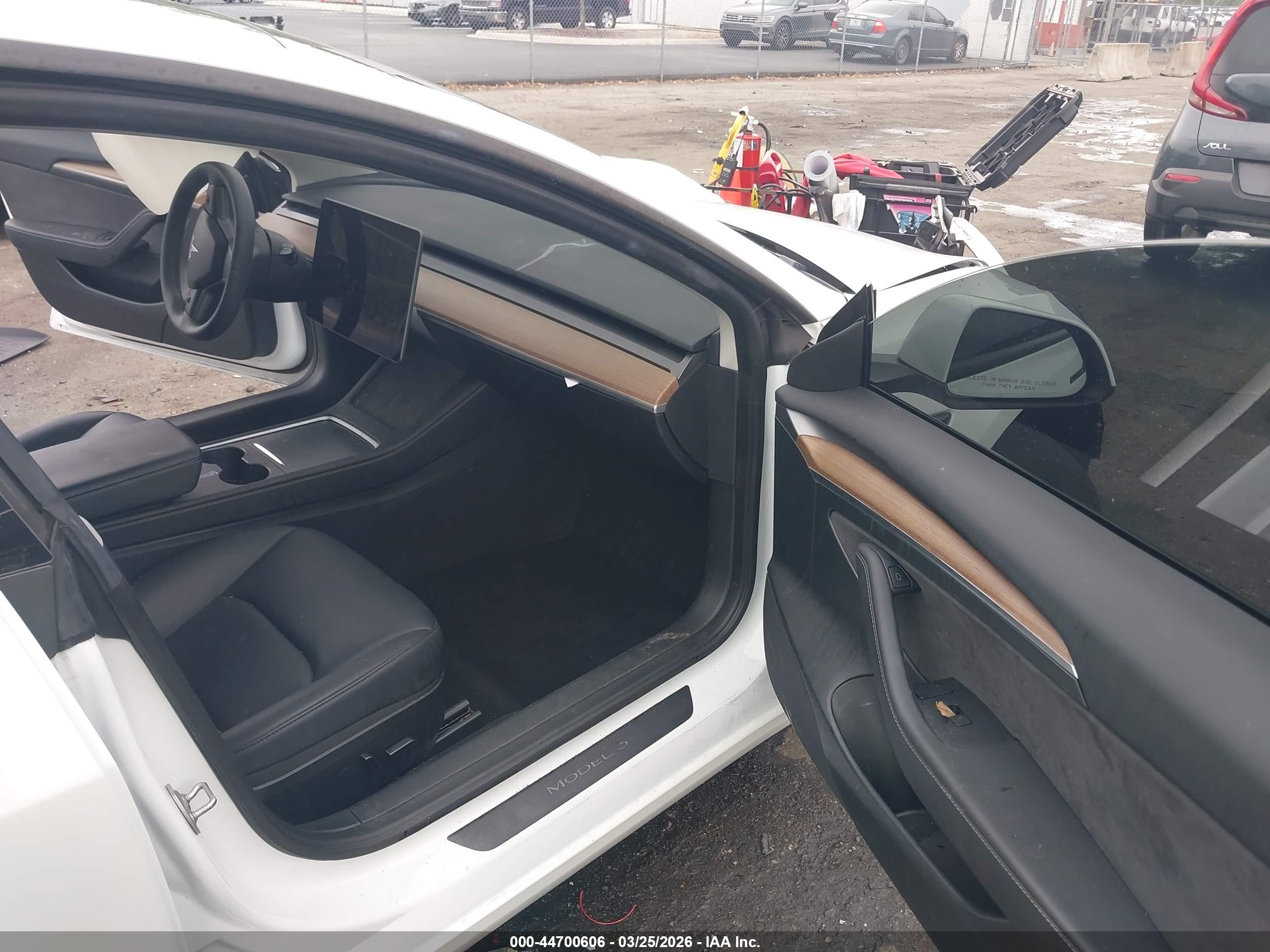 TESLA MODEL image 5