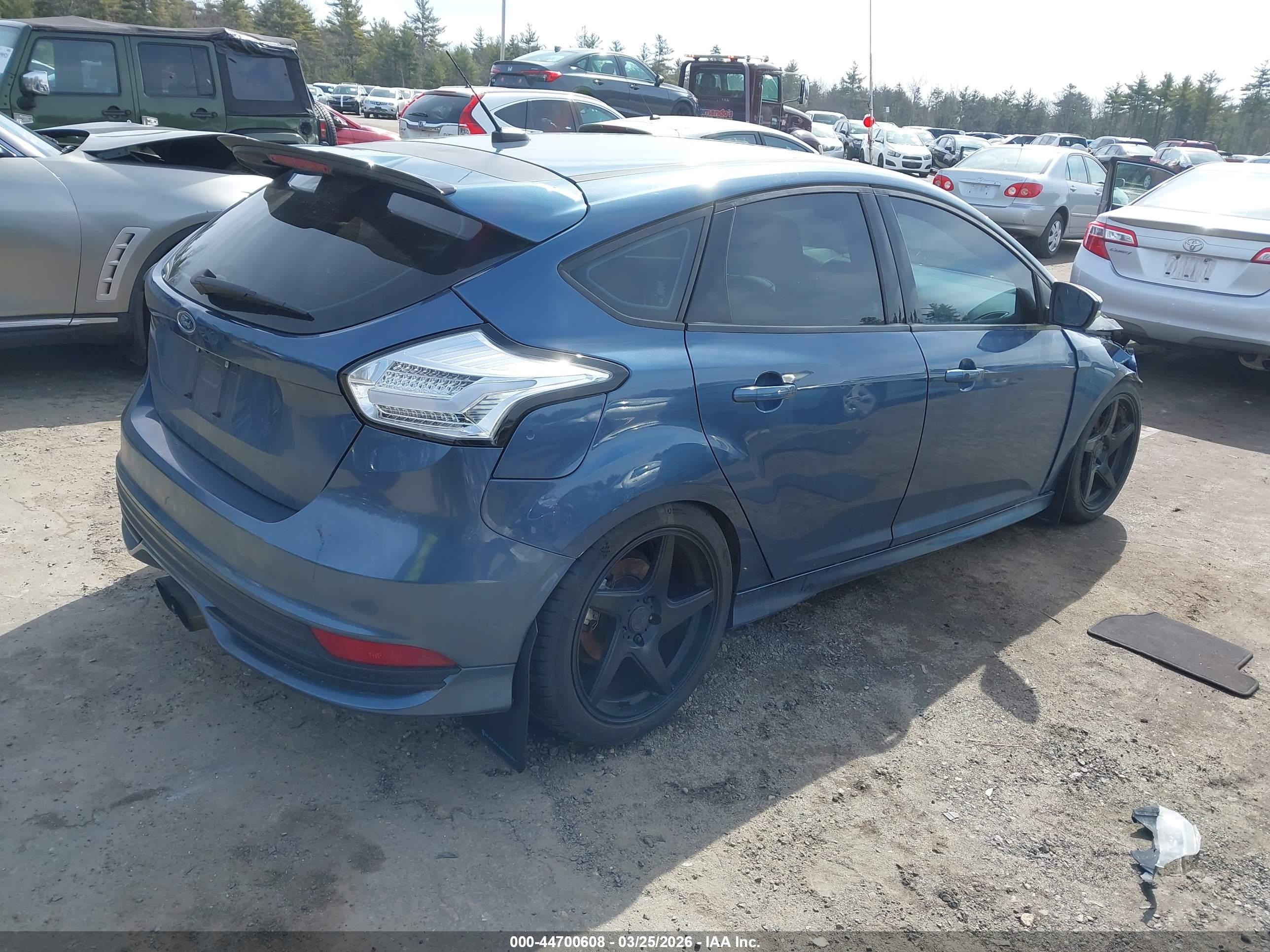 FORD FOCUS image 4