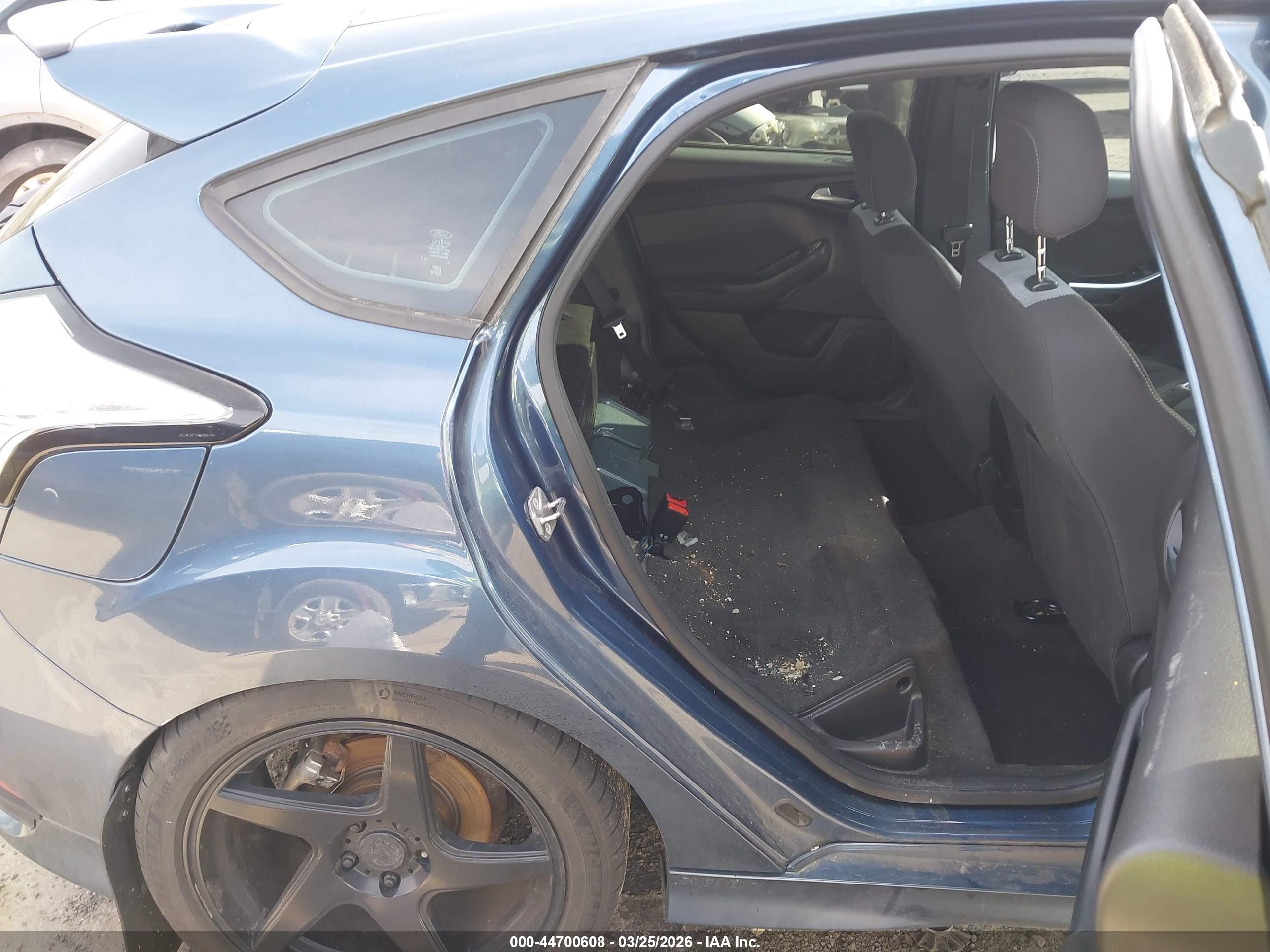 FORD FOCUS image 8