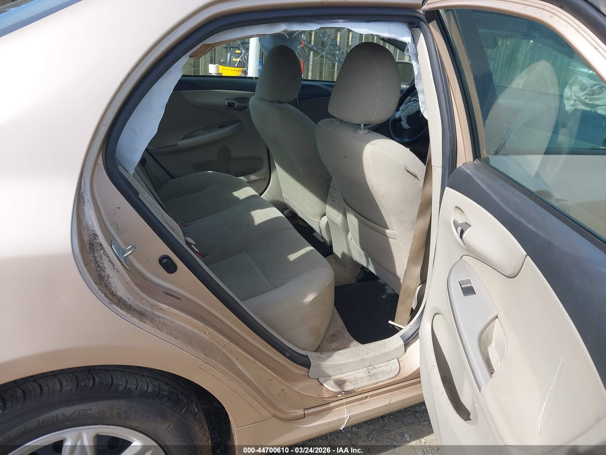 TOYOTA COROLLA image 8