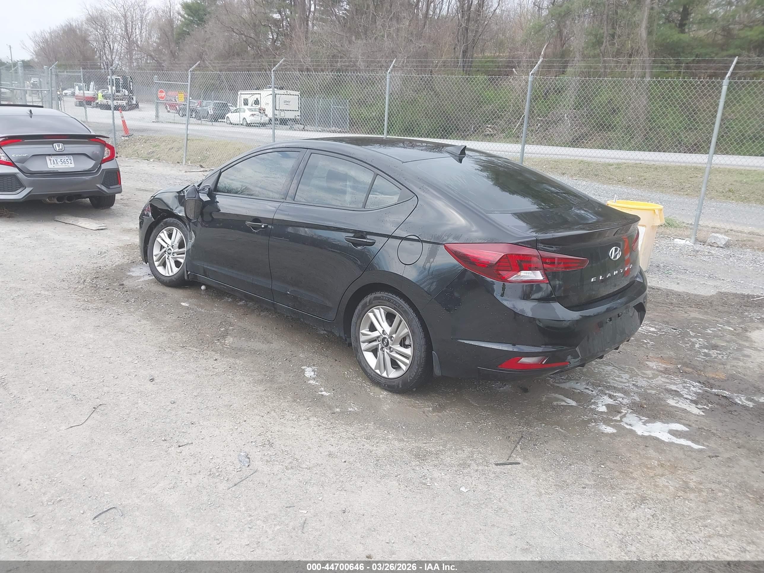 HYUNDAI ELANTRA image 3