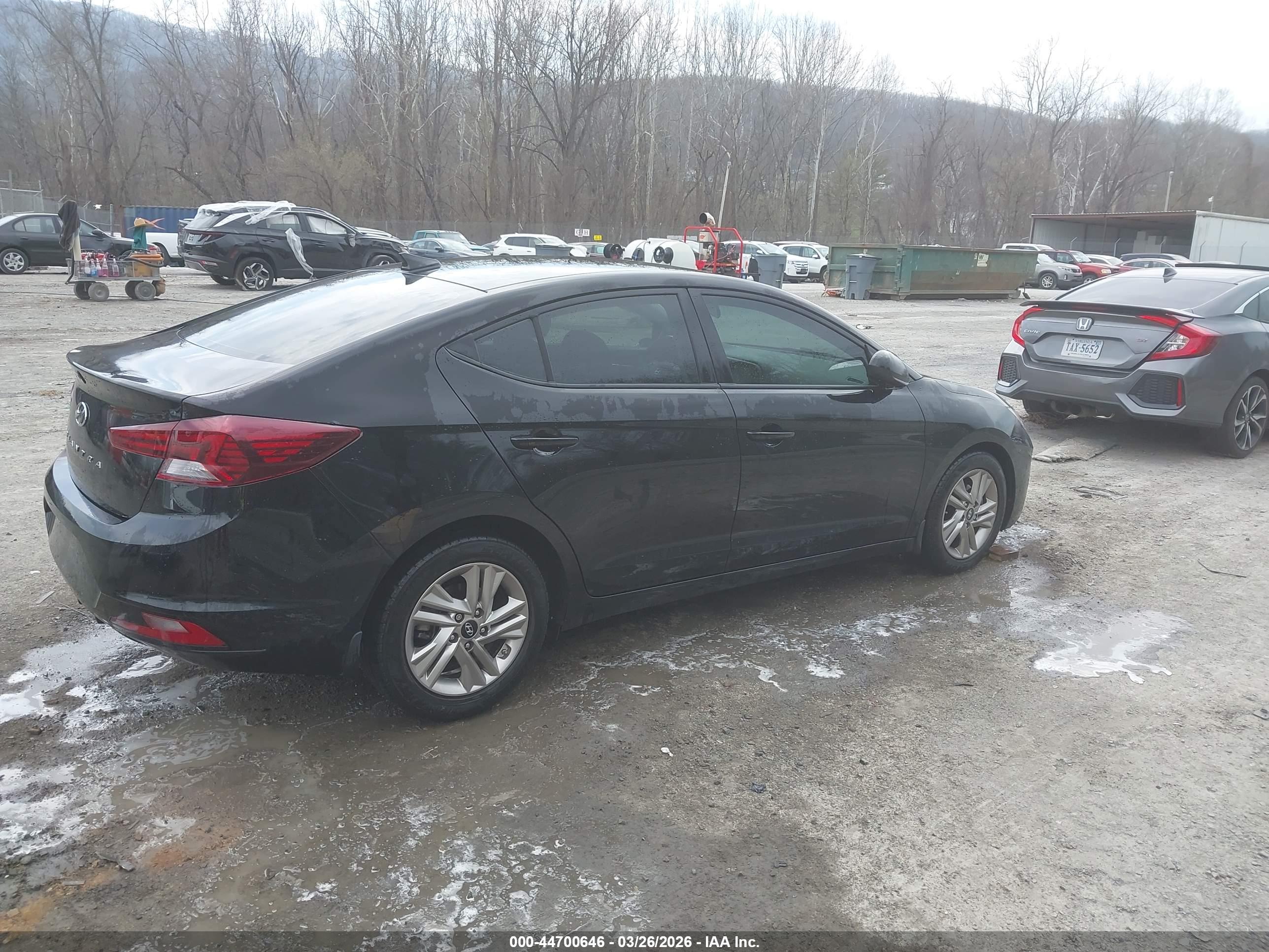 HYUNDAI ELANTRA image 4