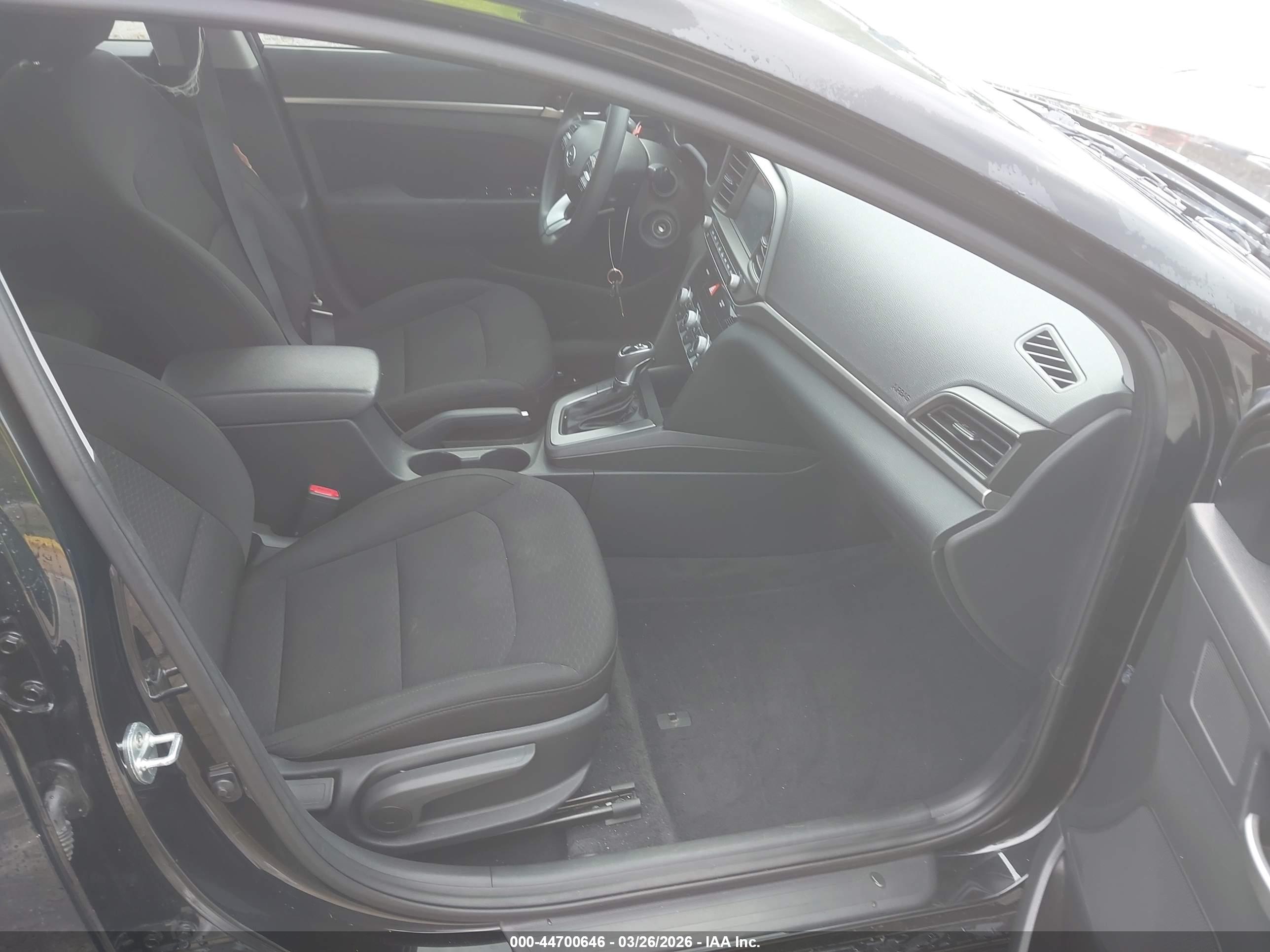 HYUNDAI ELANTRA image 5