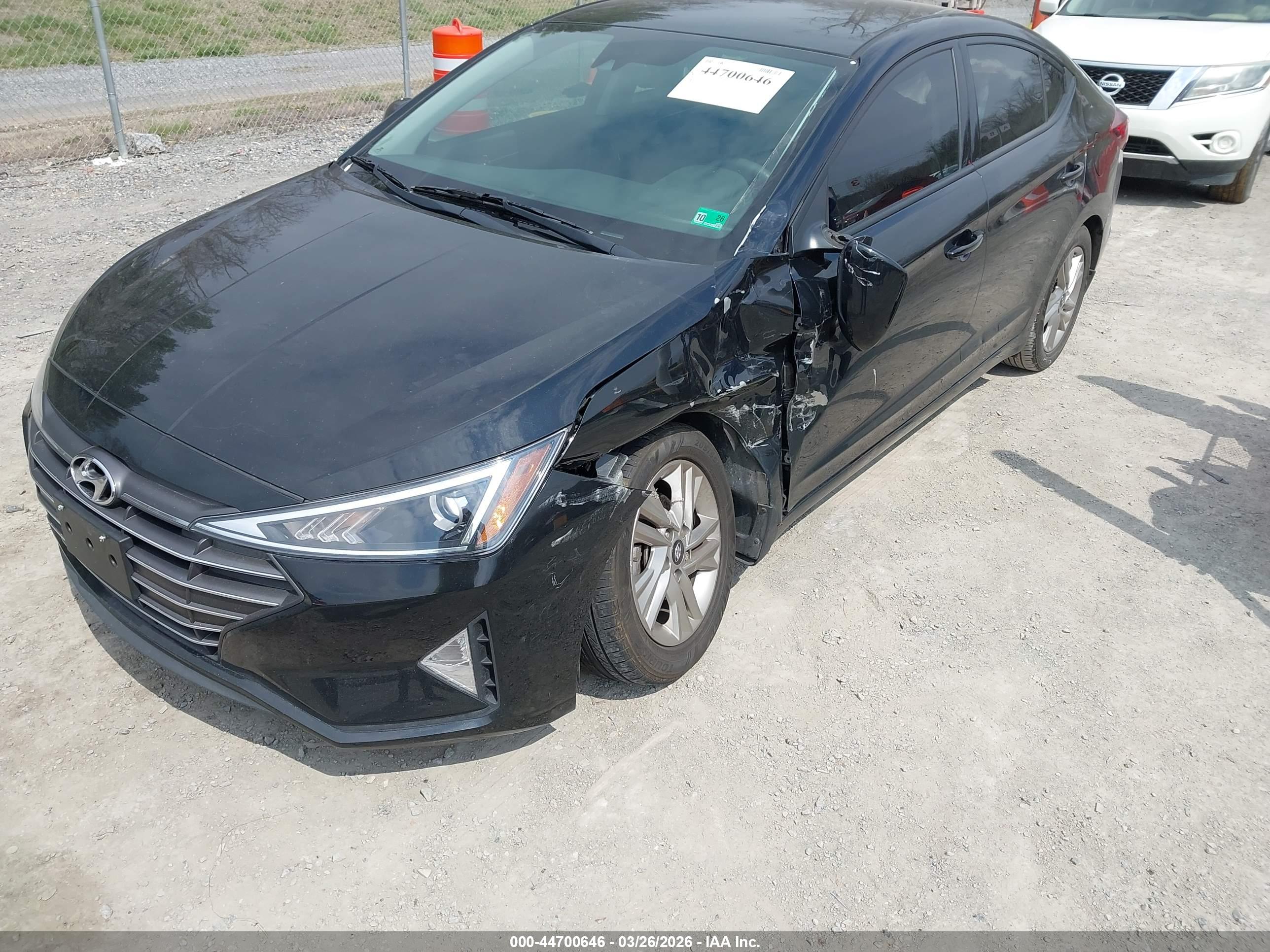 HYUNDAI ELANTRA image 6