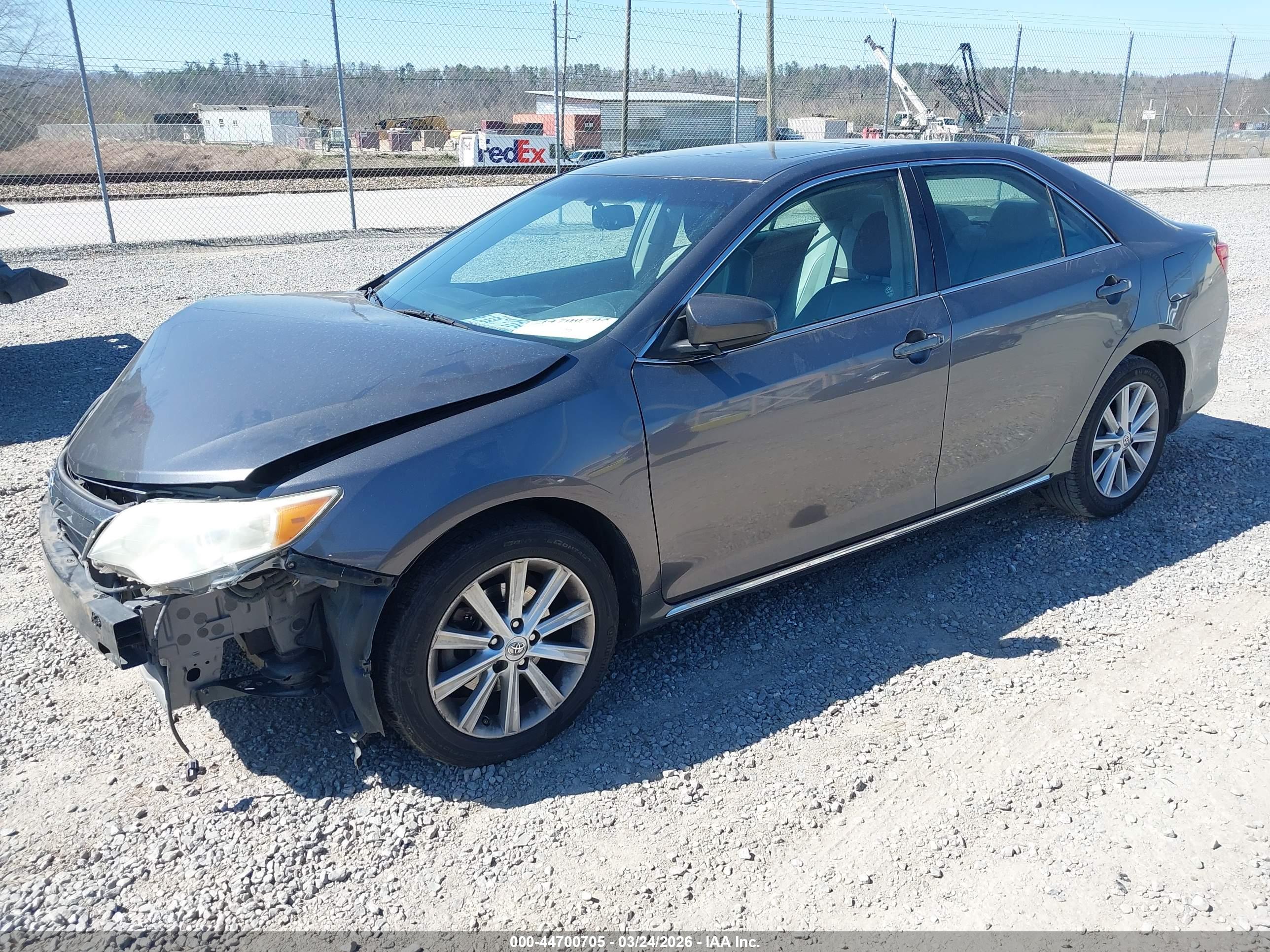 TOYOTA CAMRY image 2