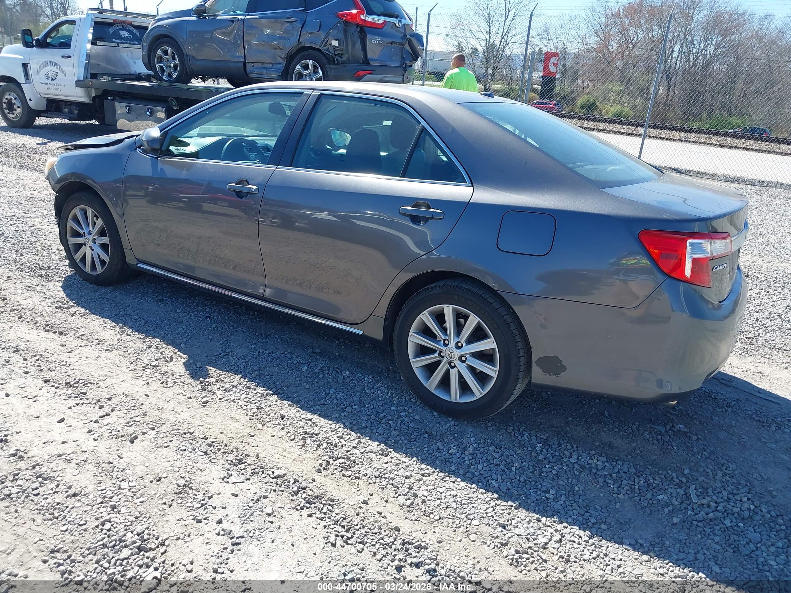 TOYOTA CAMRY image 3