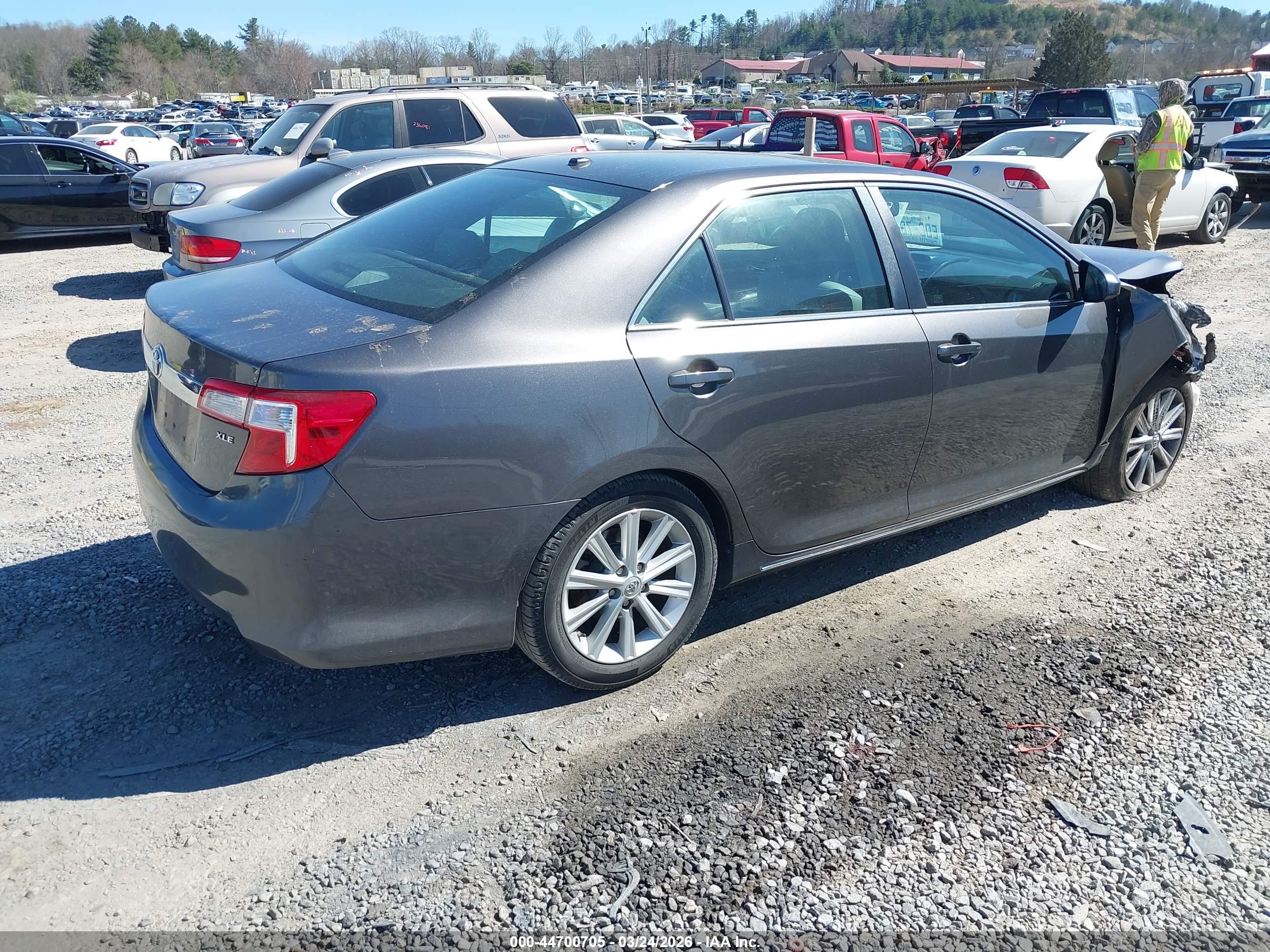 TOYOTA CAMRY image 4