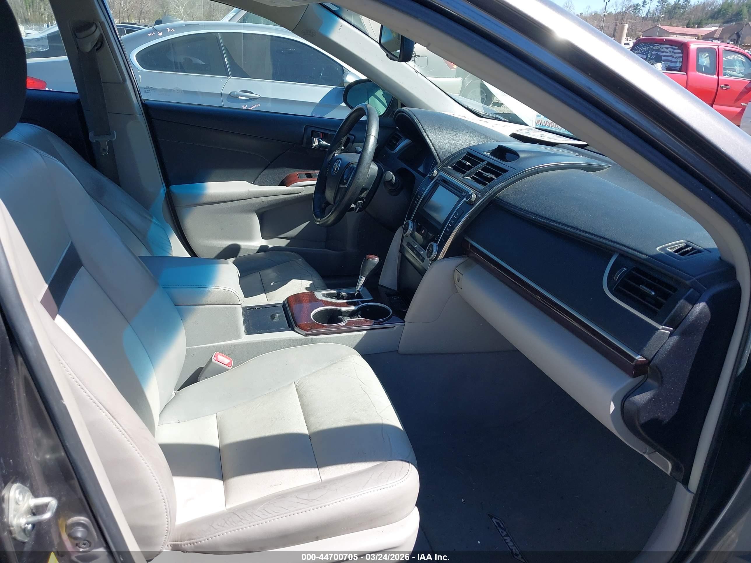 TOYOTA CAMRY image 5