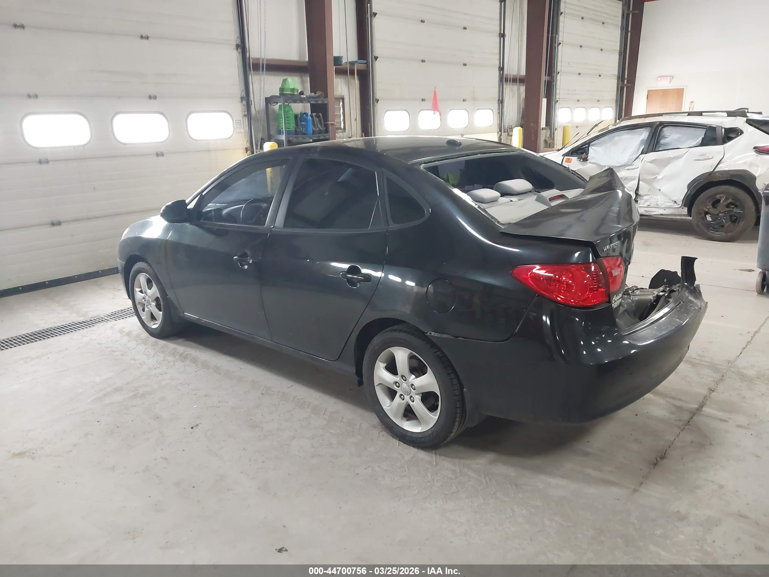 HYUNDAI ELANTRA image 3