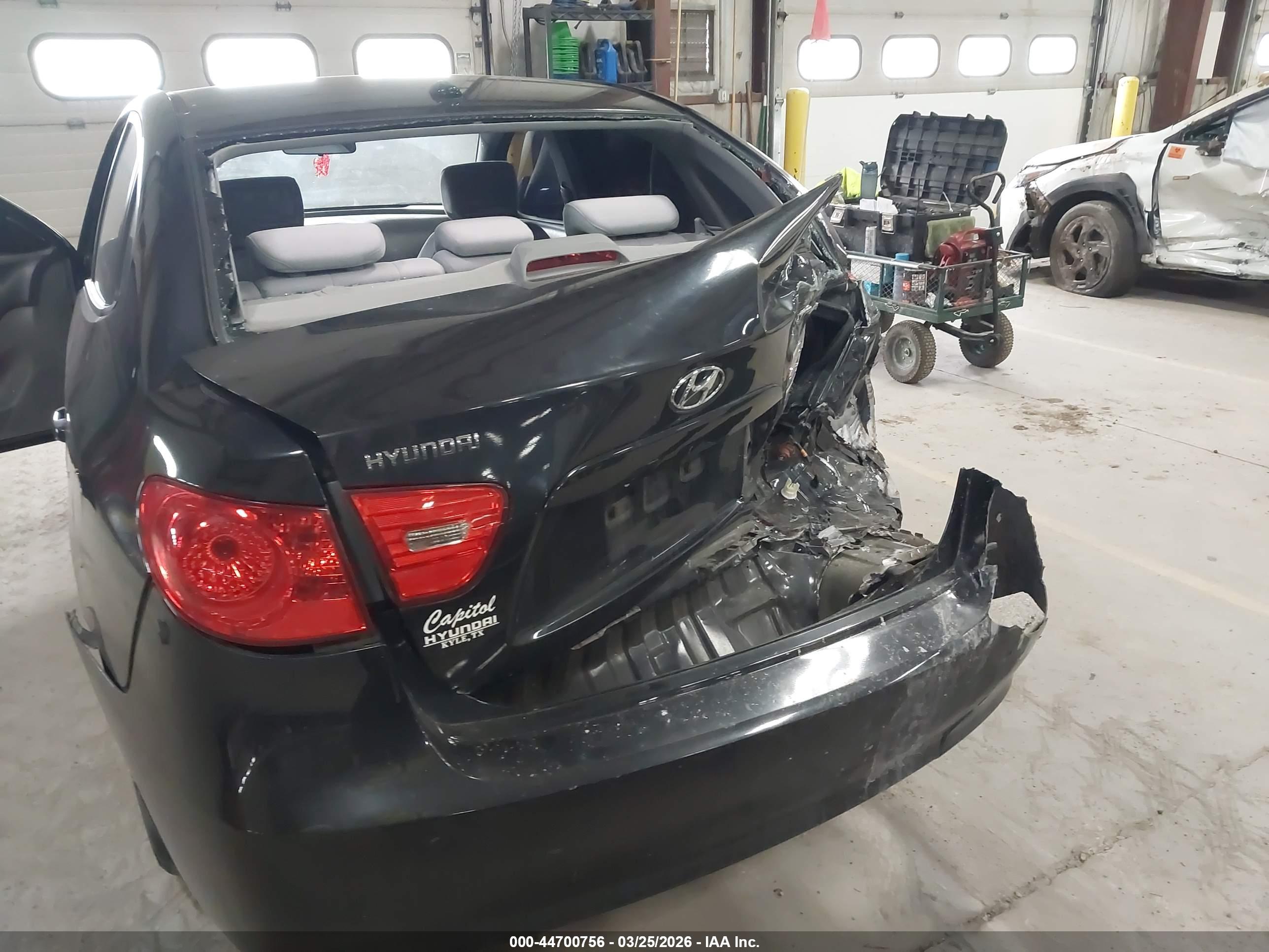 HYUNDAI ELANTRA image 6