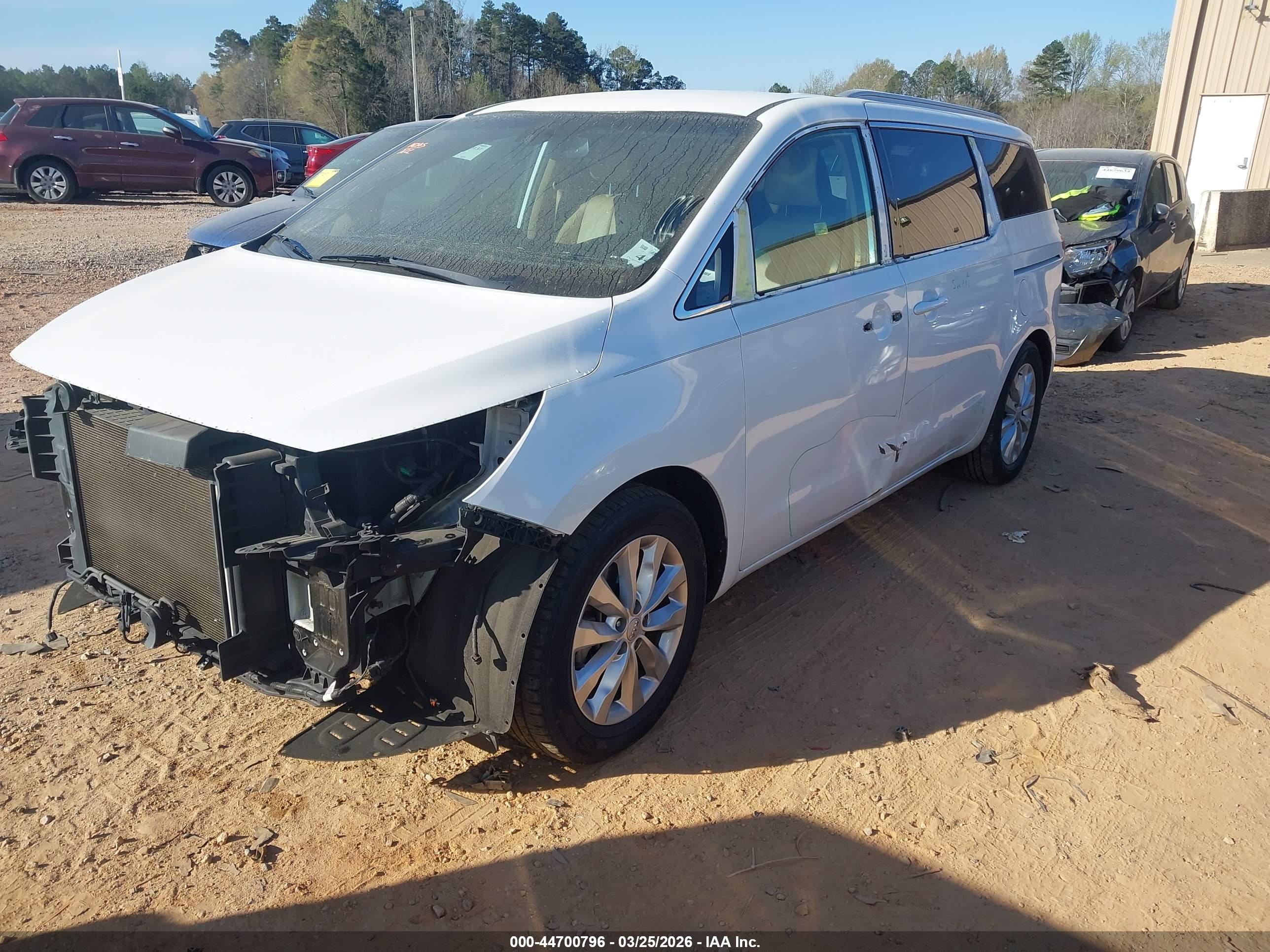 KIA SEDONA image 2