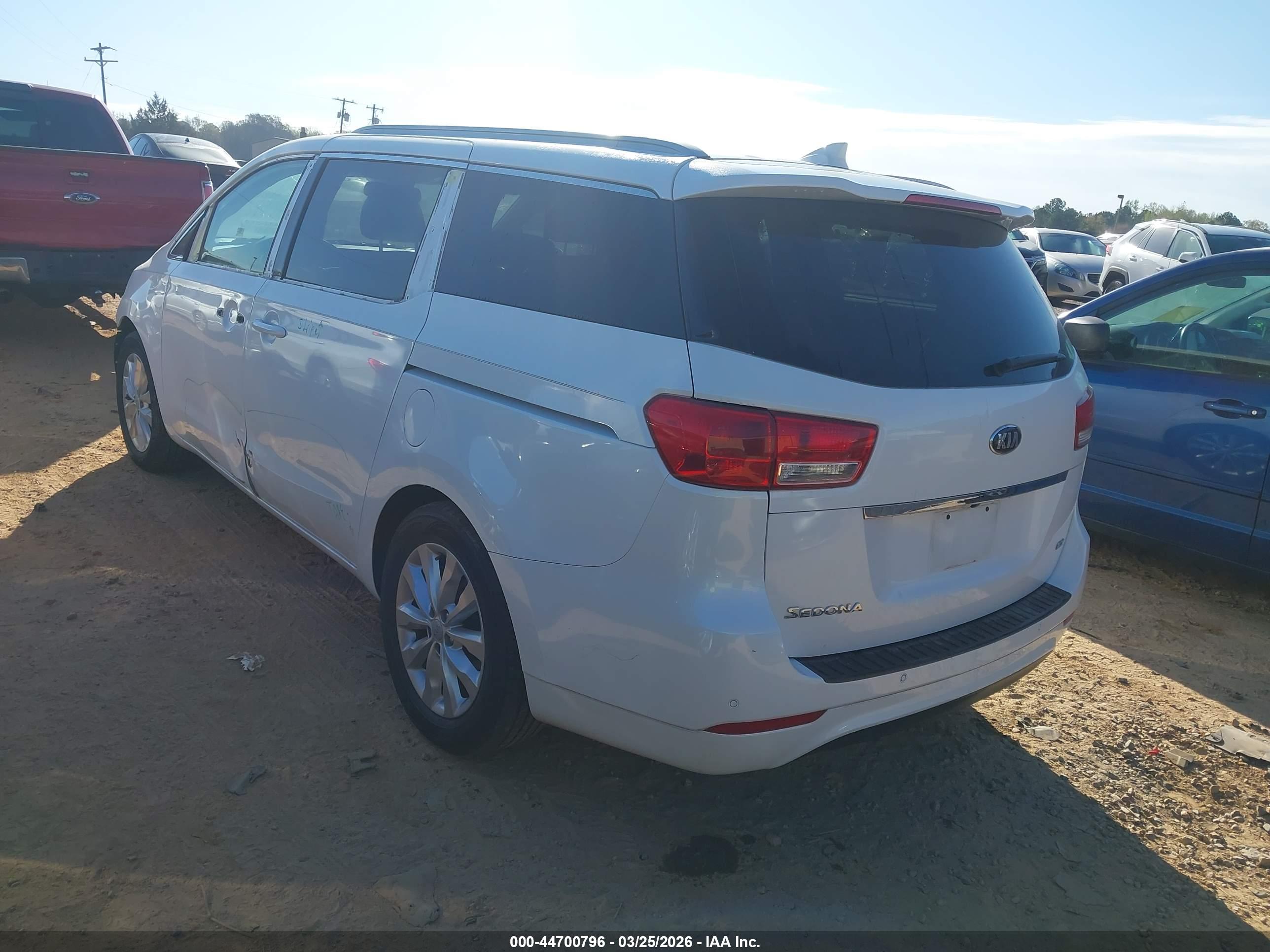 KIA SEDONA image 3