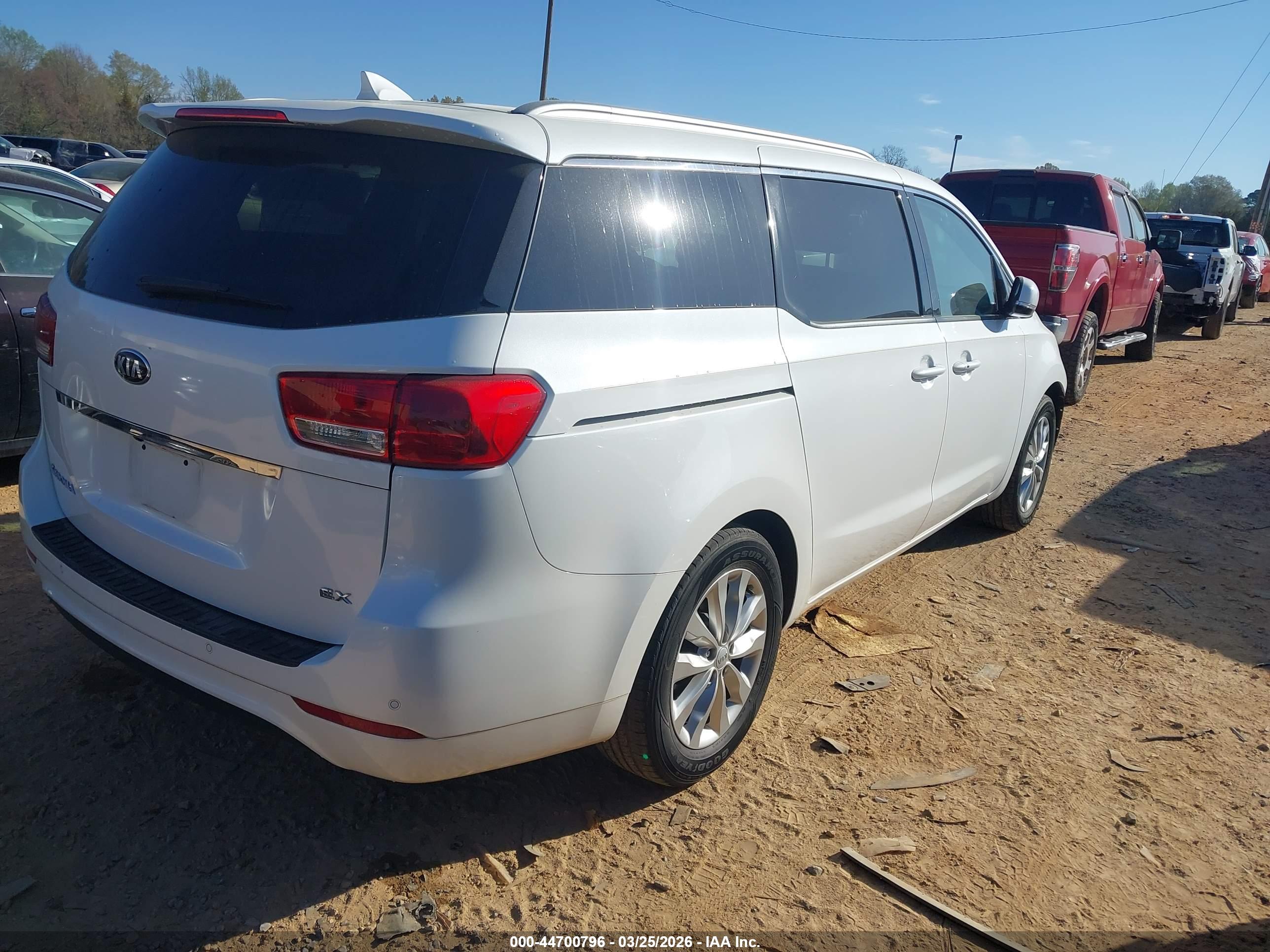 KIA SEDONA image 4
