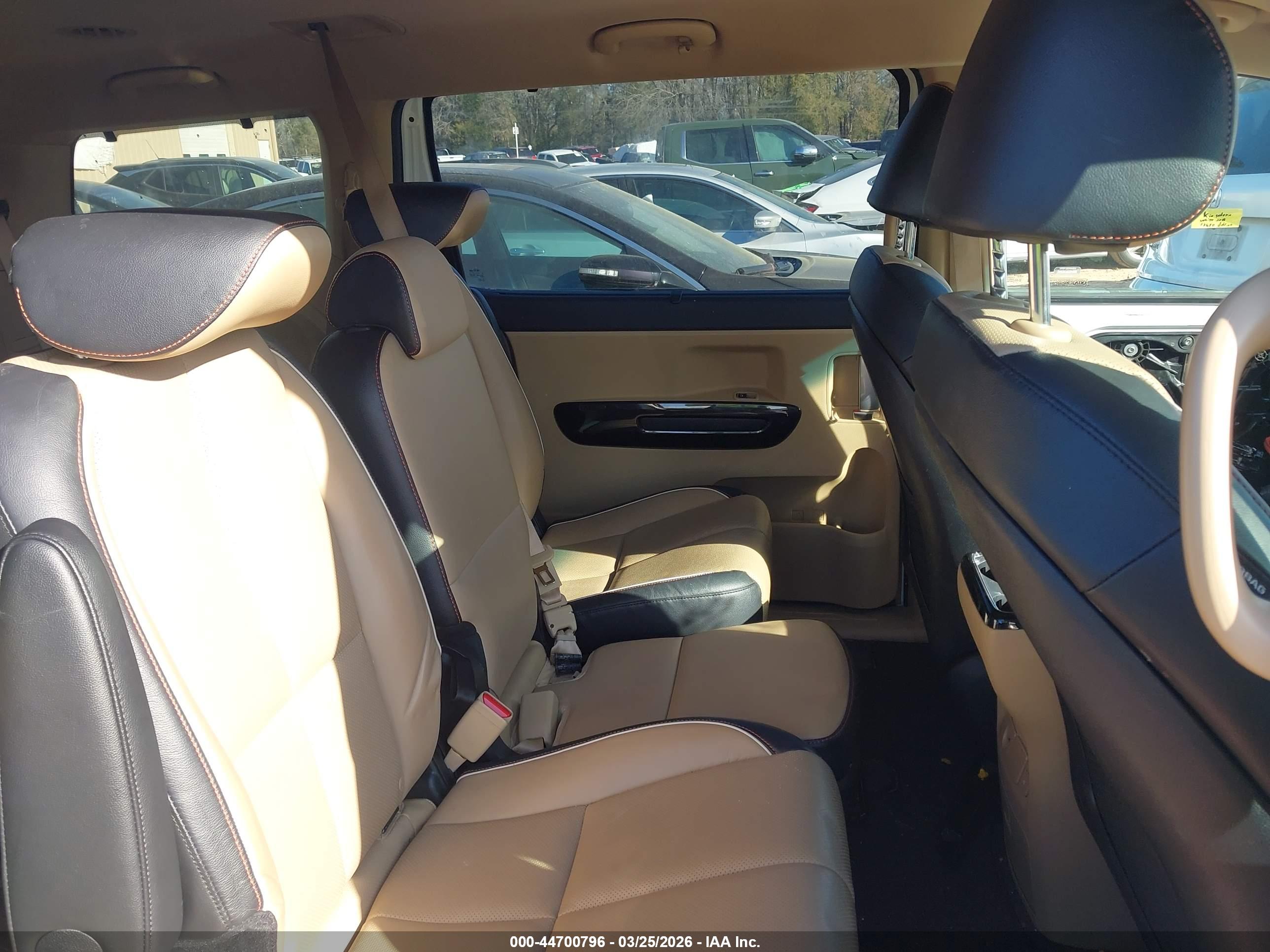 KIA SEDONA image 8