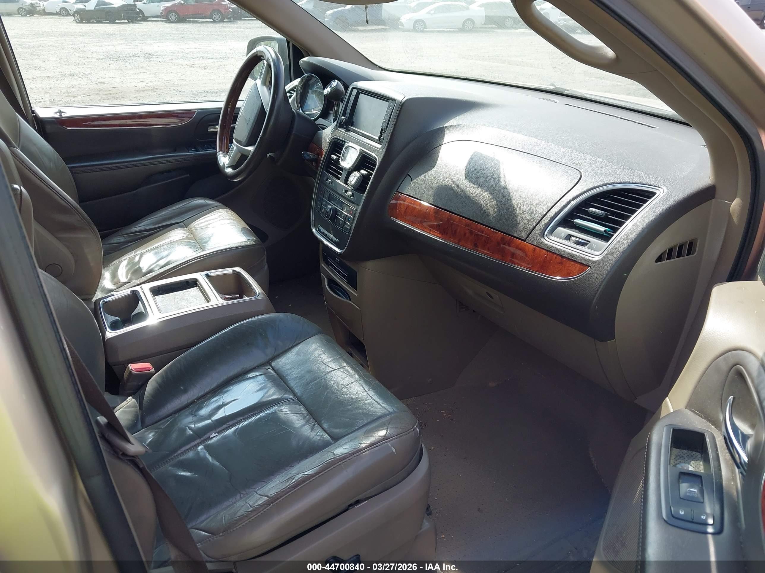 CHRYSLER TOWN image 5