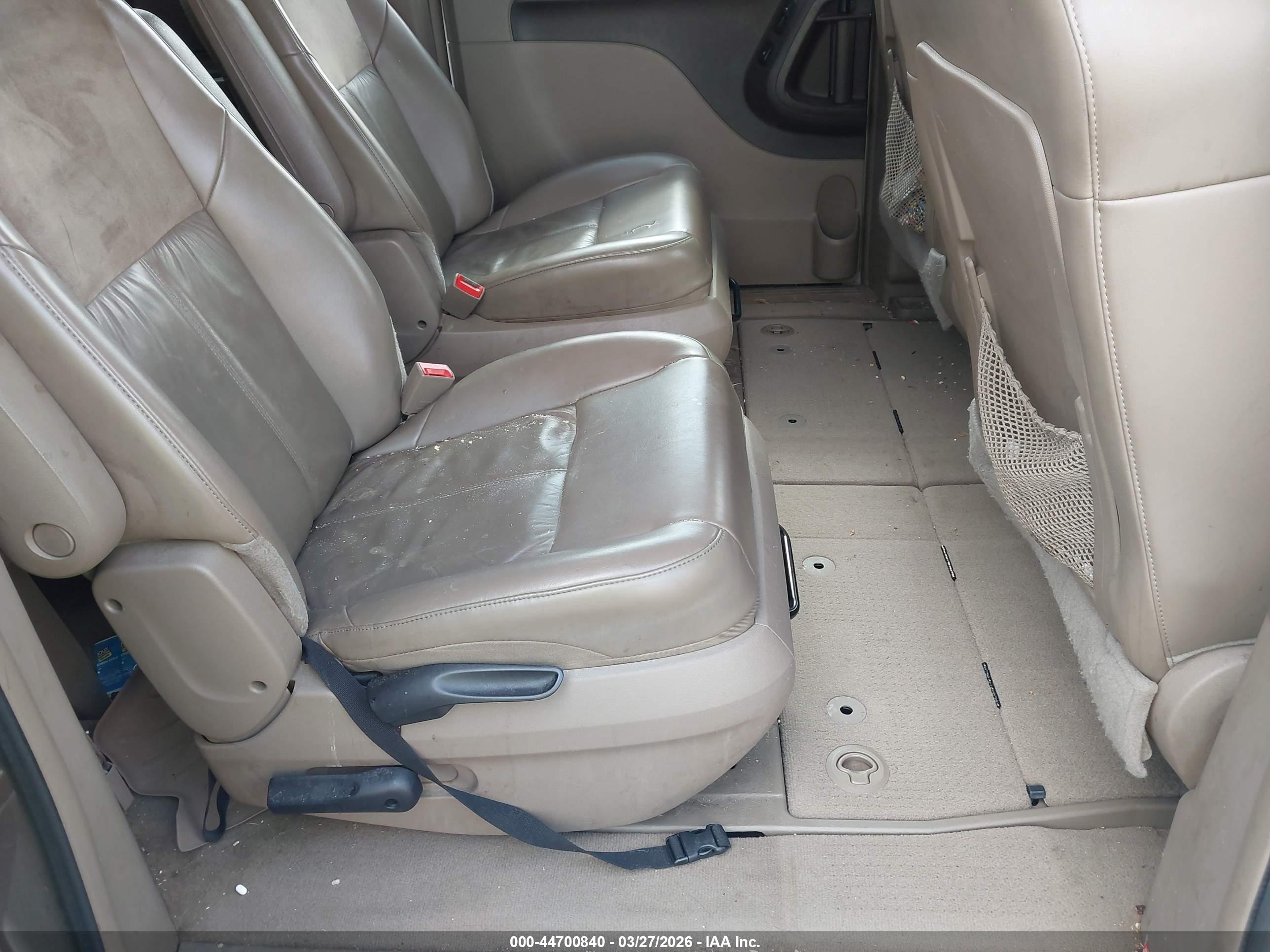 CHRYSLER TOWN image 8