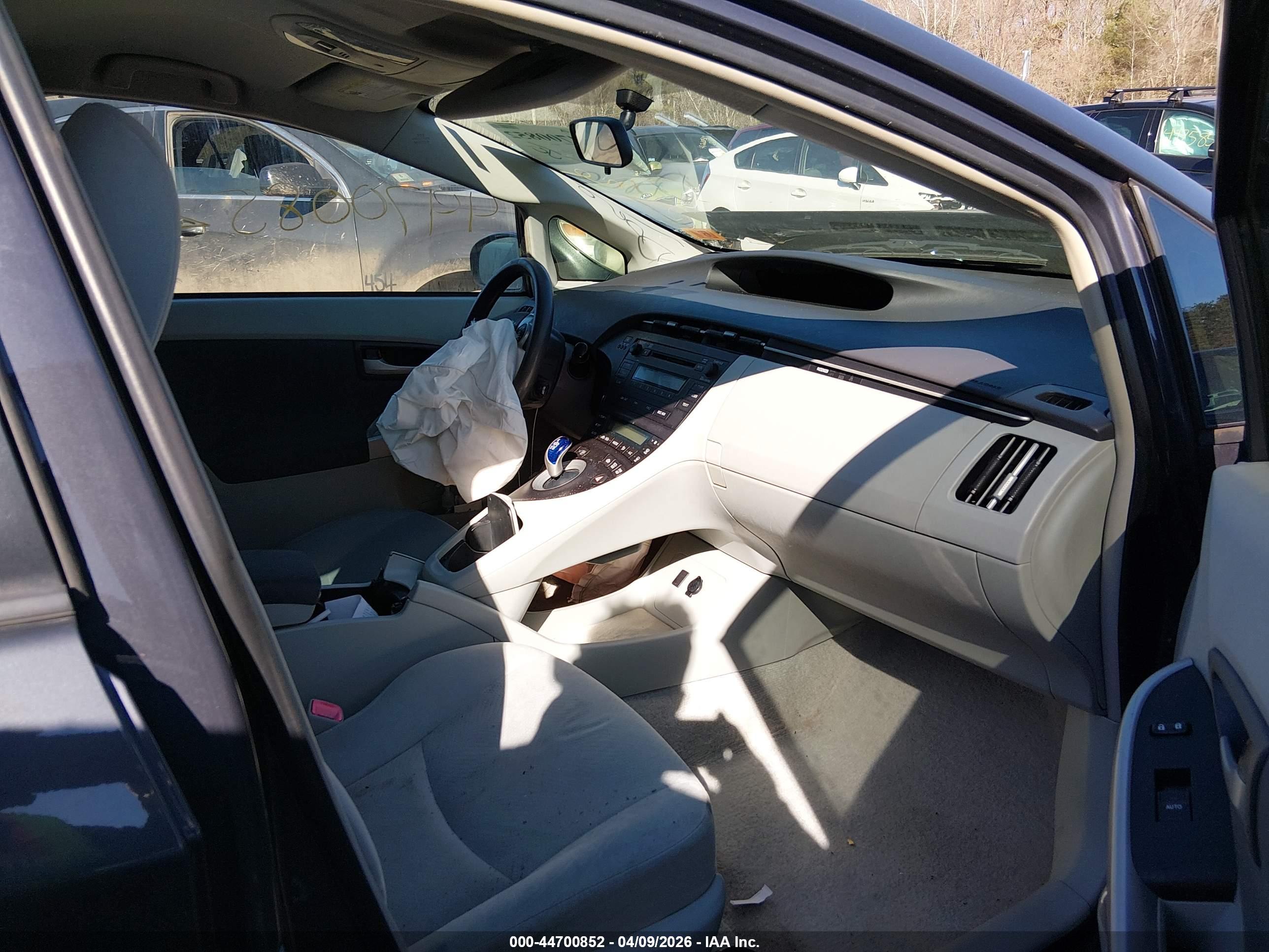 TOYOTA PRIUS image 5