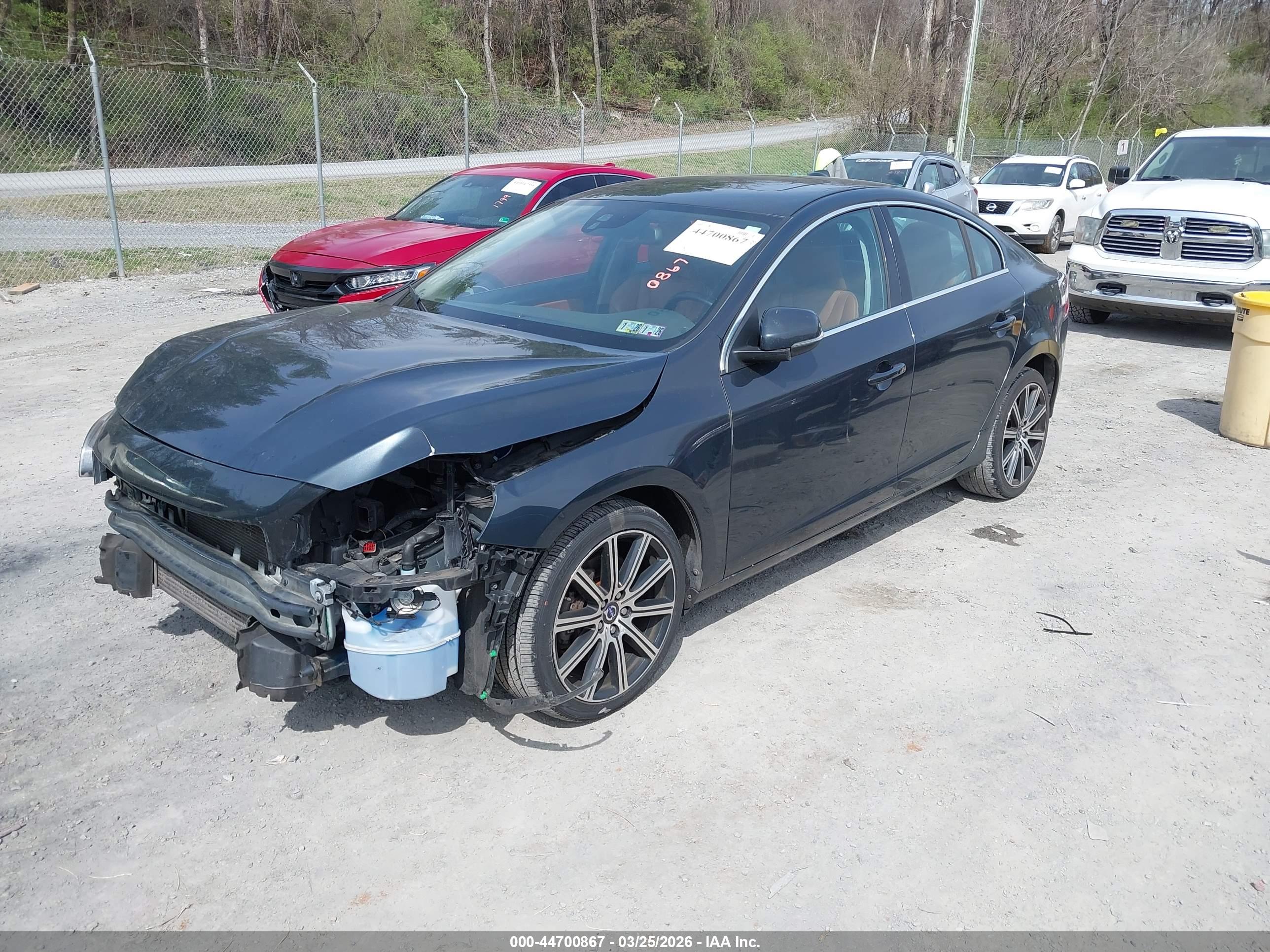 VOLVO S60 image 2
