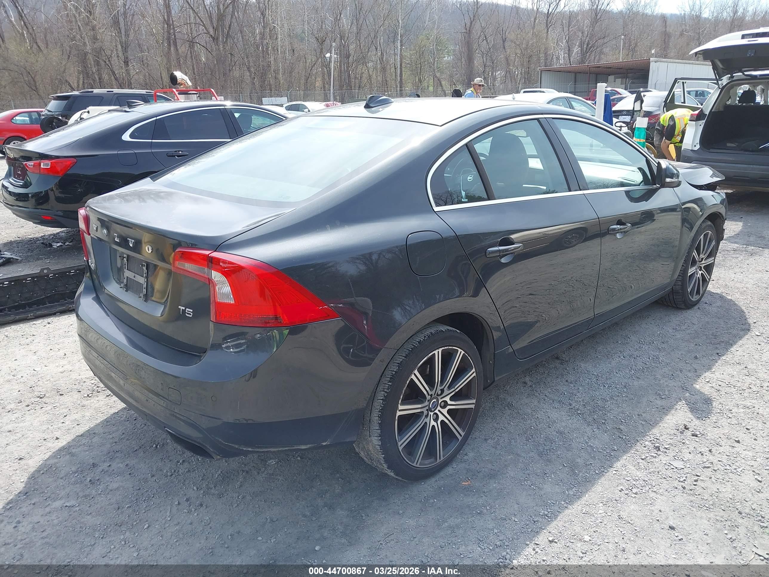 VOLVO S60 image 4