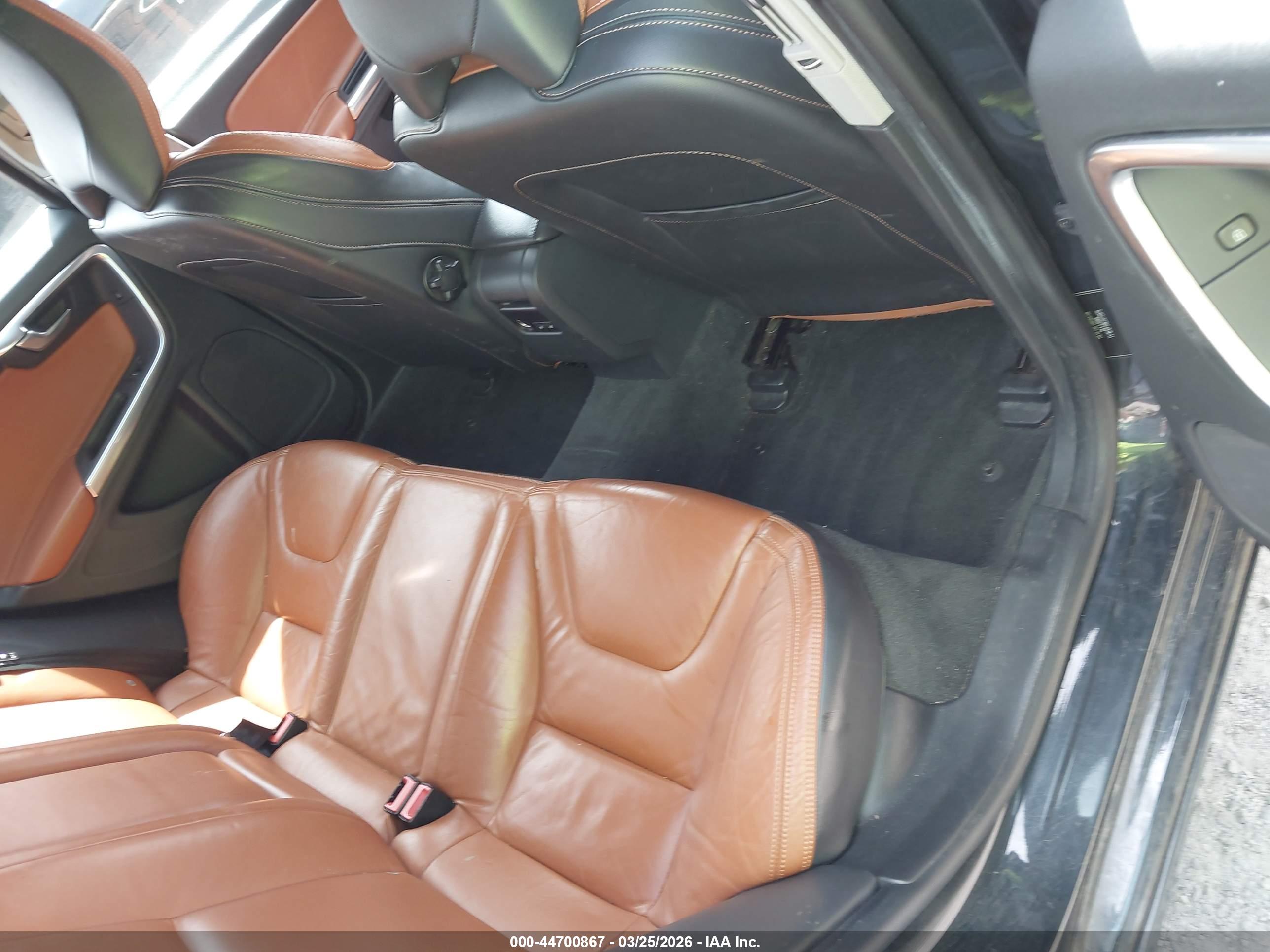 VOLVO S60 image 8