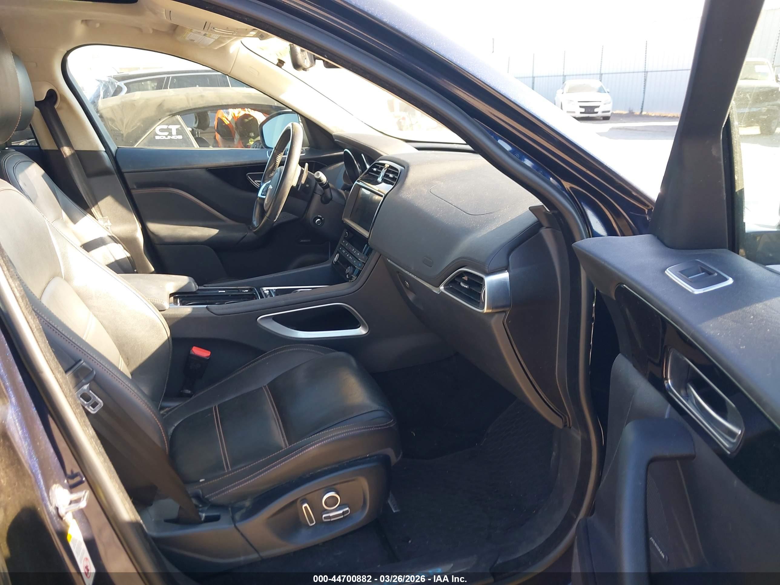 JAGUAR F-PACE image 5