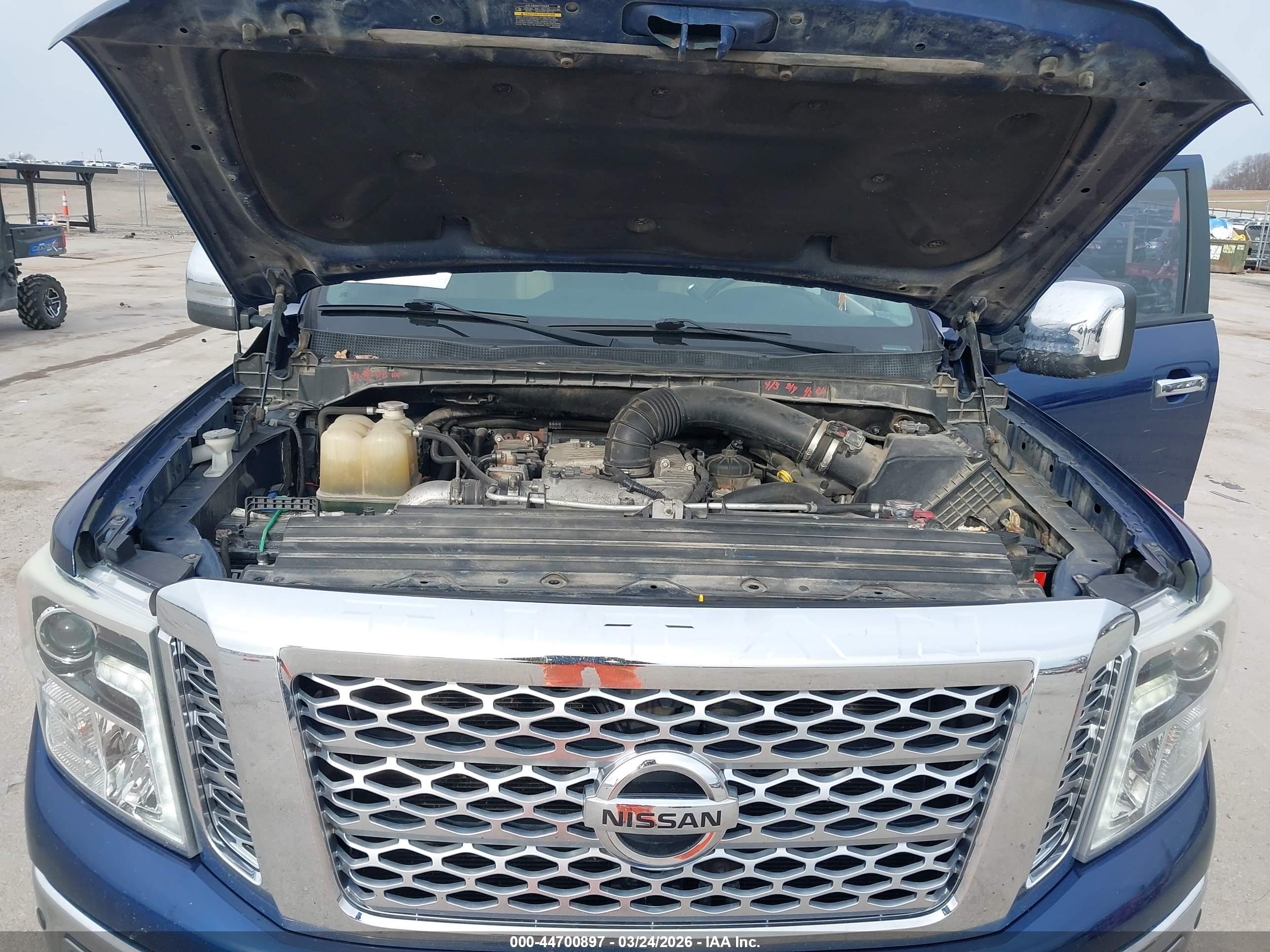 NISSAN TITAN image 10