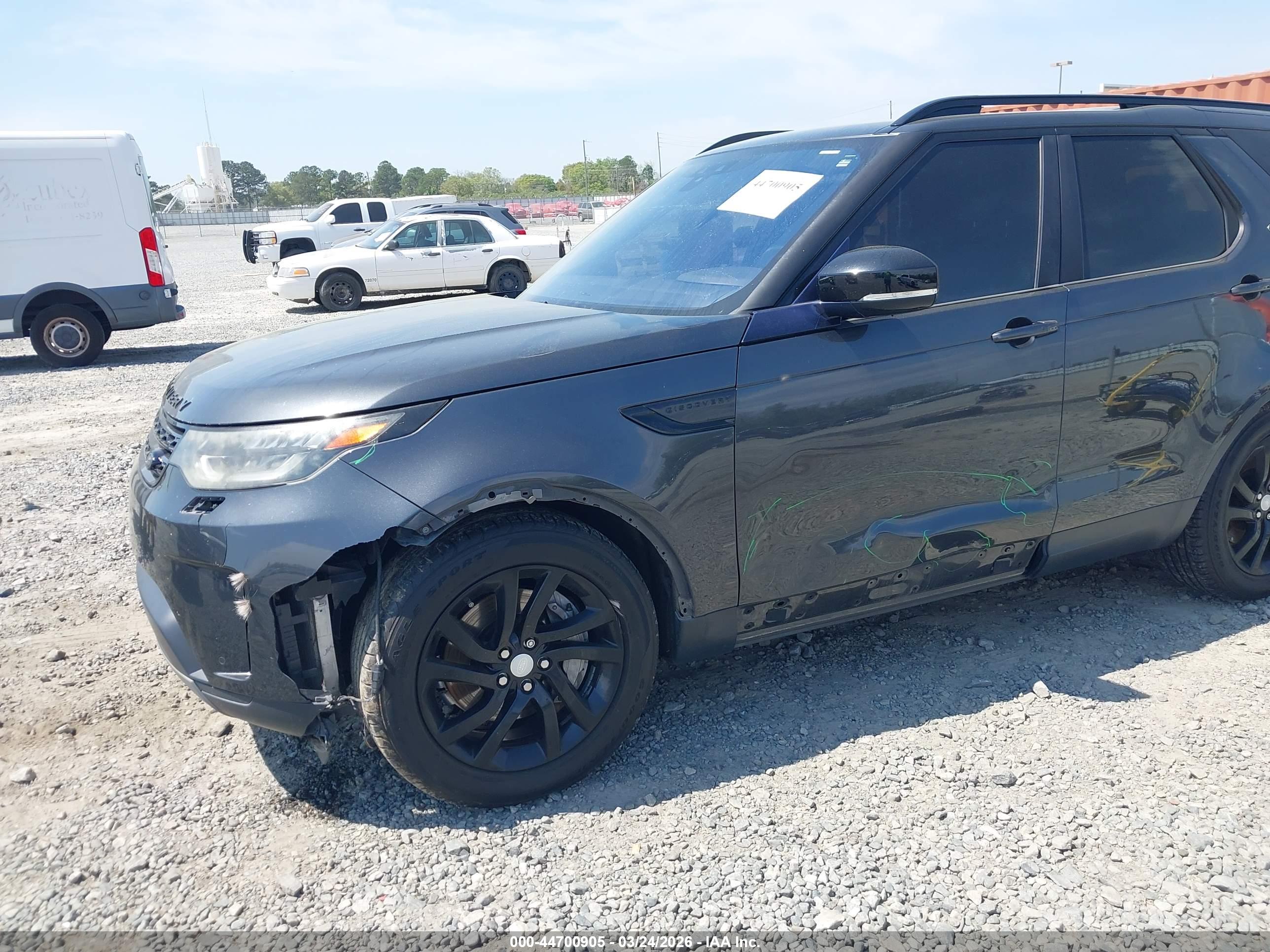 LAND ROVER image 6