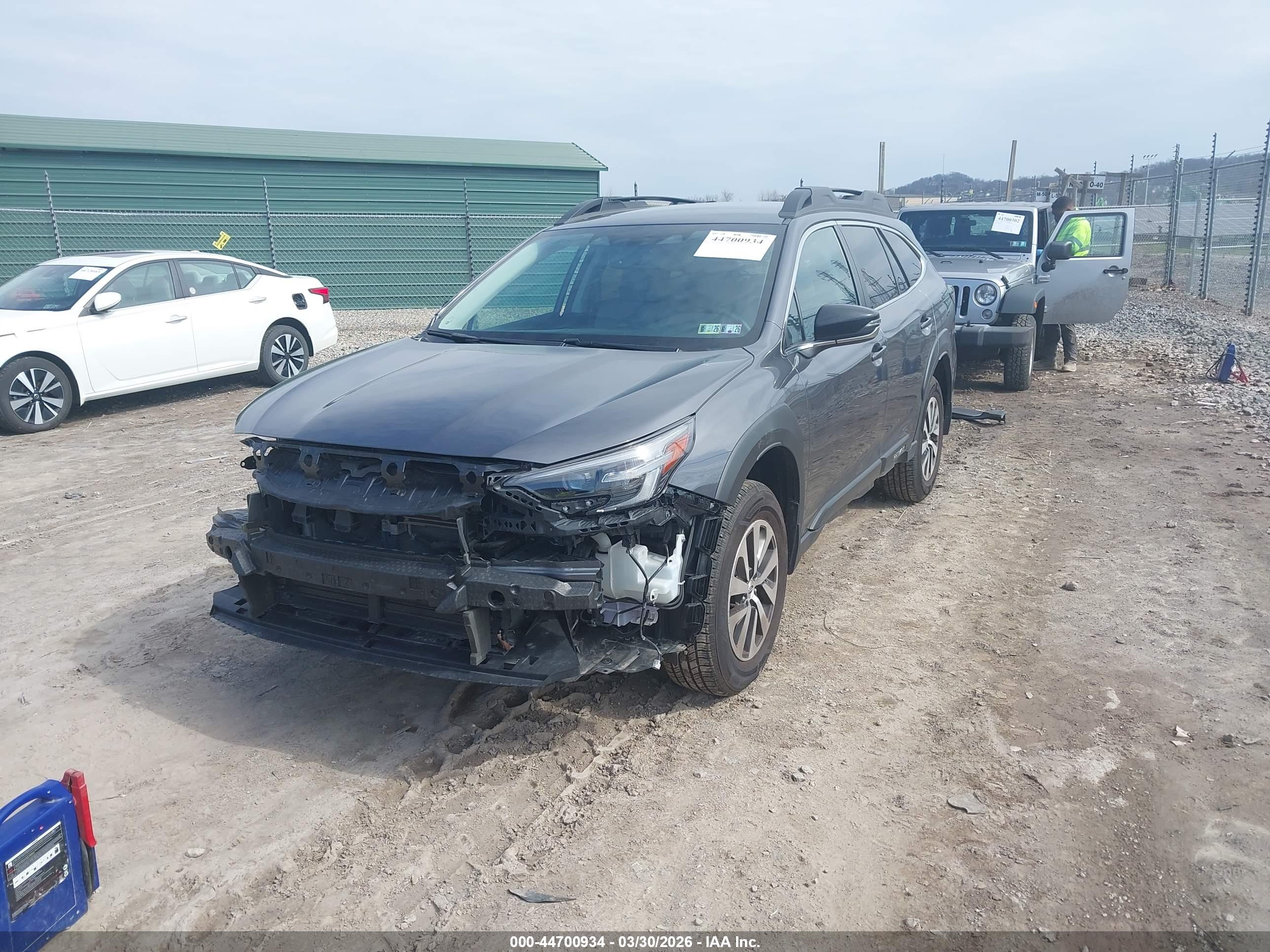 SUBARU OUTBACK image 2