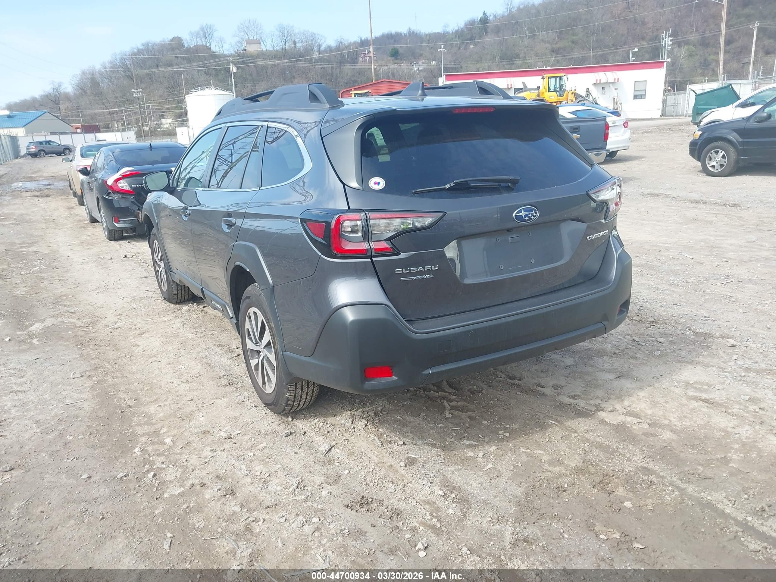 SUBARU OUTBACK image 3