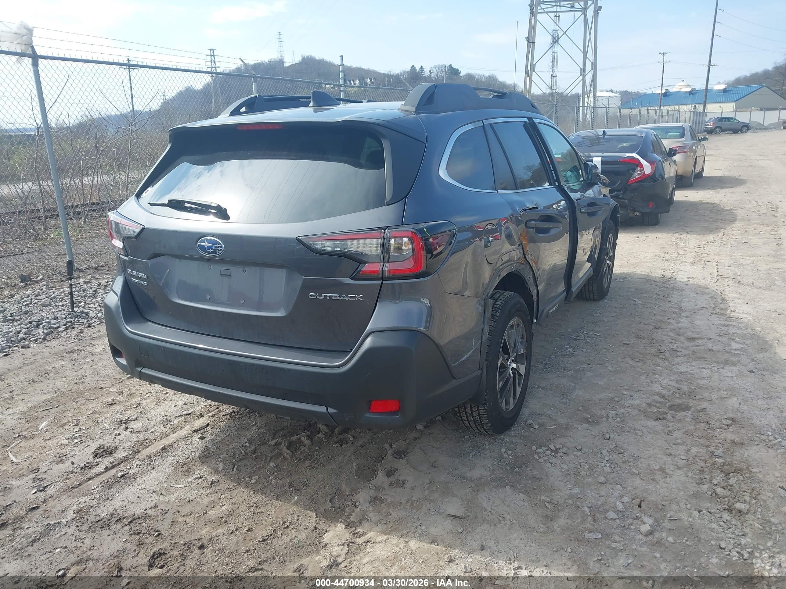 SUBARU OUTBACK image 4