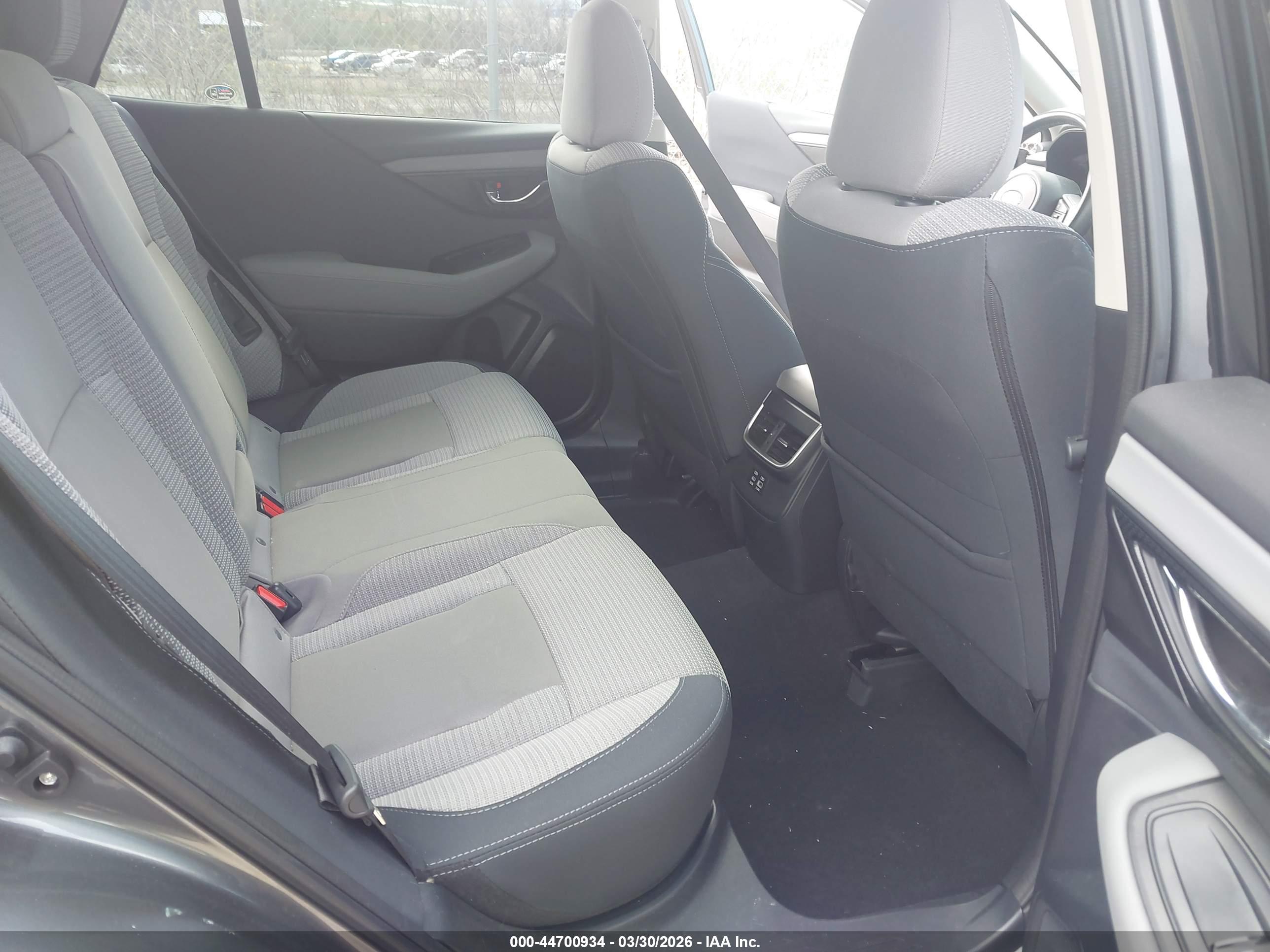 SUBARU OUTBACK image 8