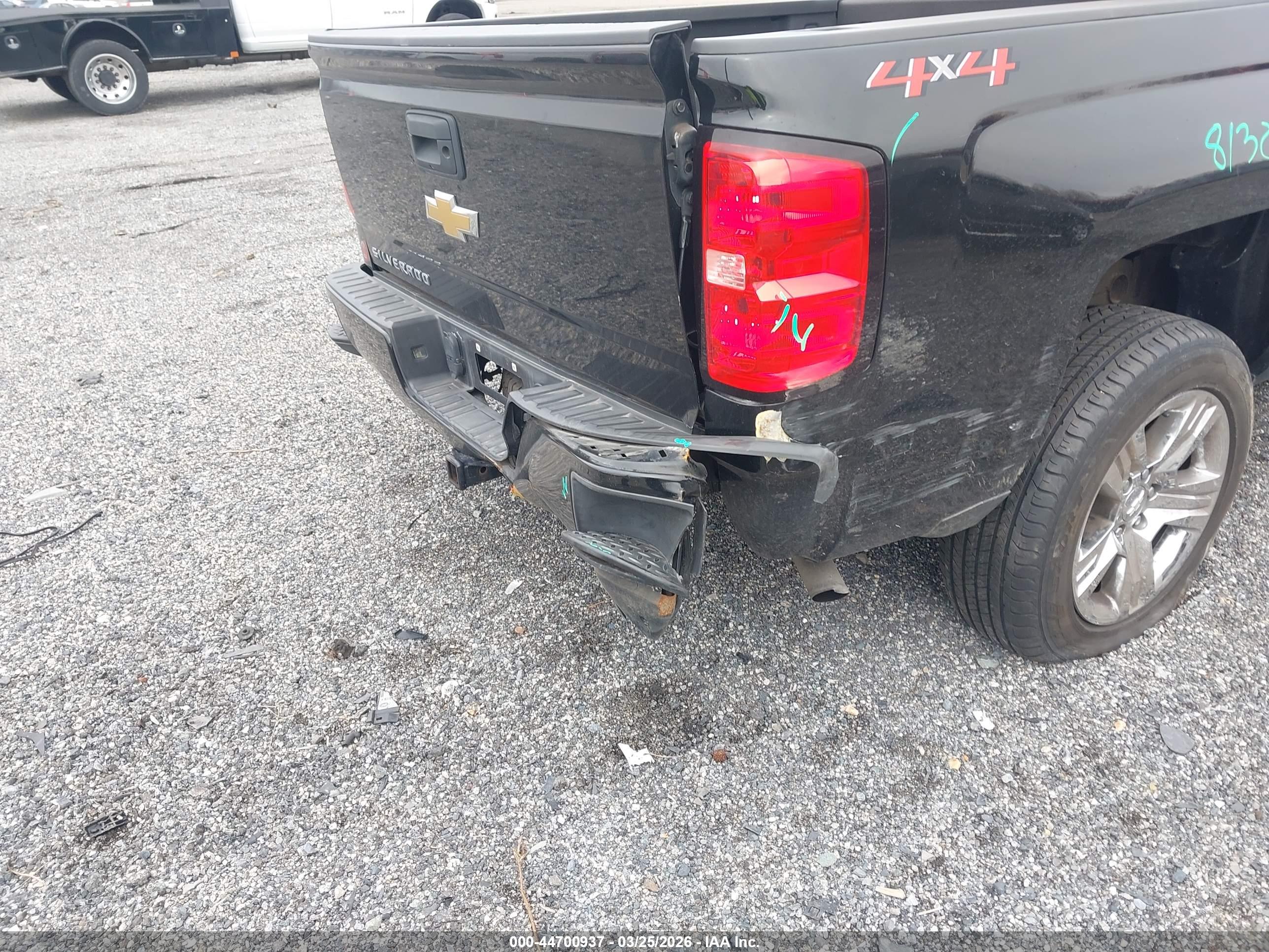 CHEVROLET SILVERADO image 6