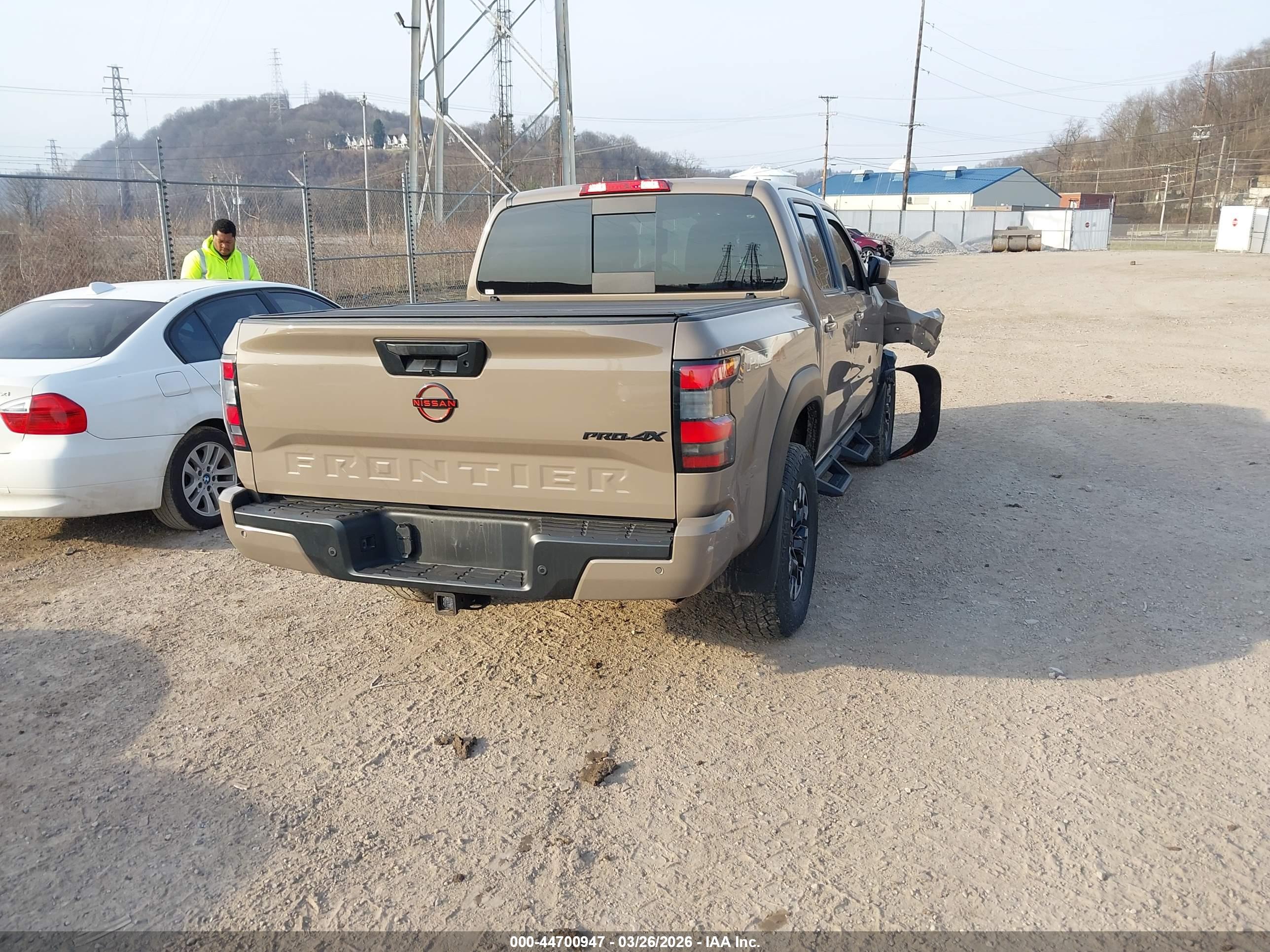 NISSAN FRONTIER image 4