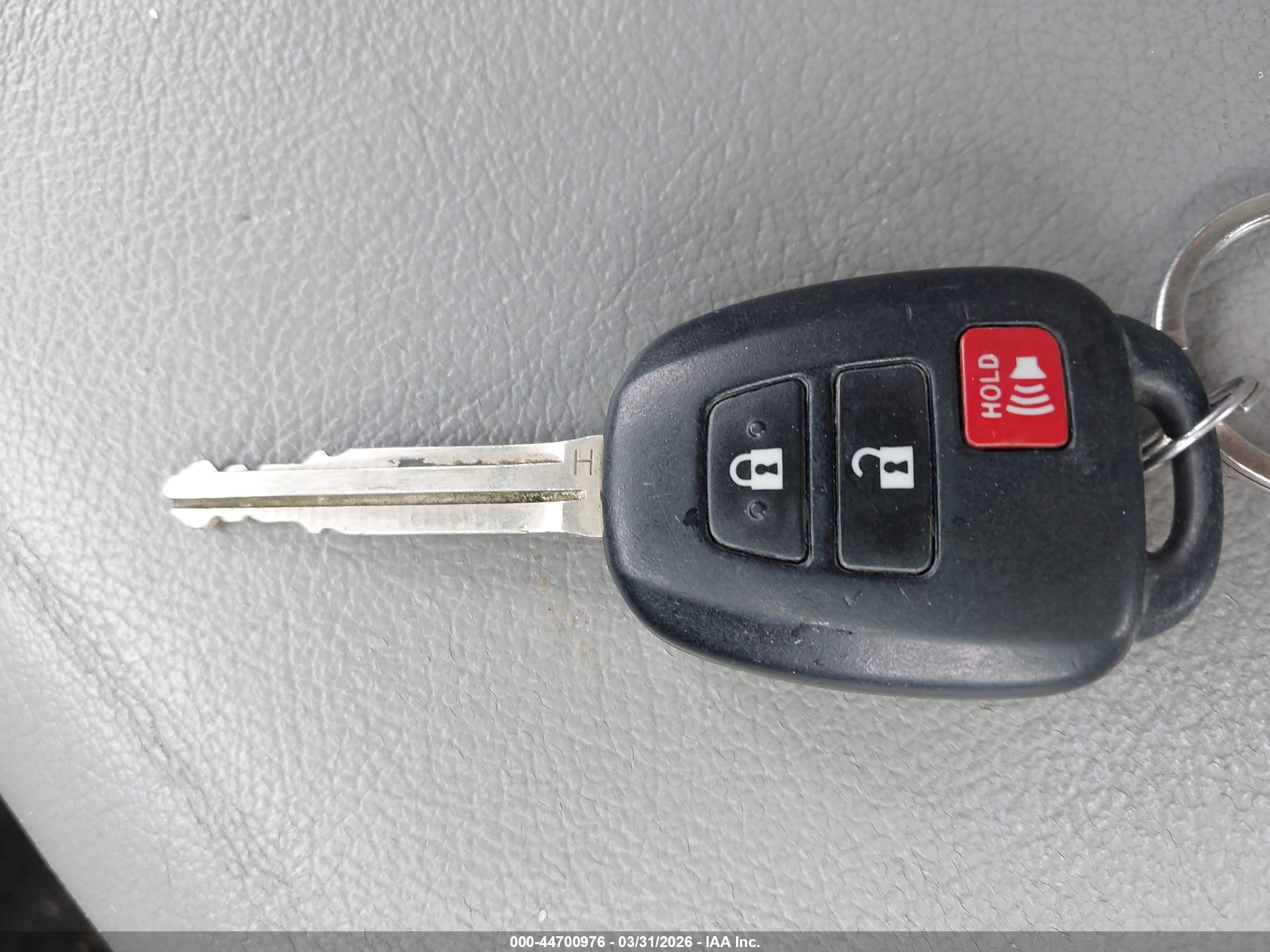 TOYOTA RAV4 image 11