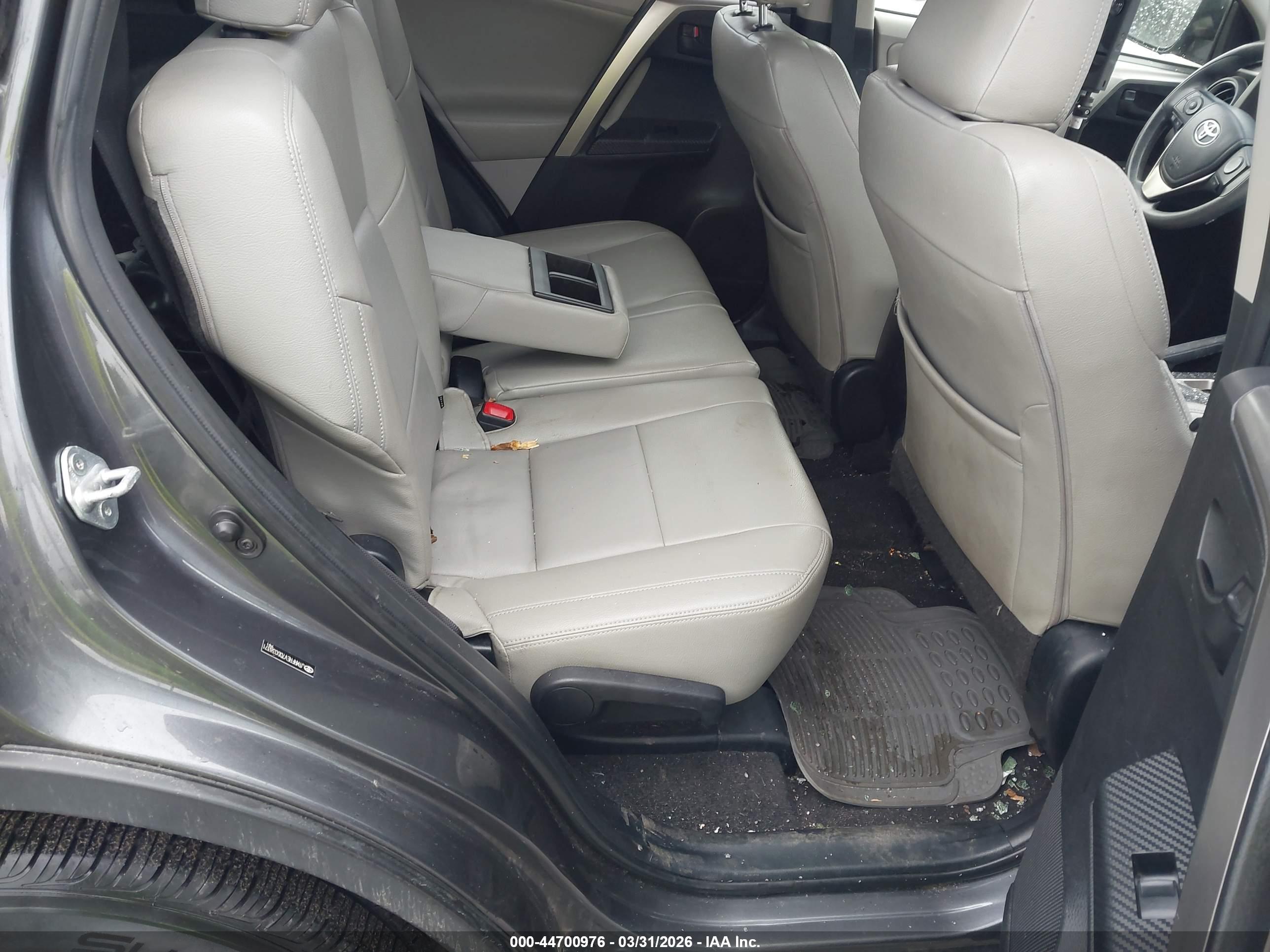 TOYOTA RAV4 image 8