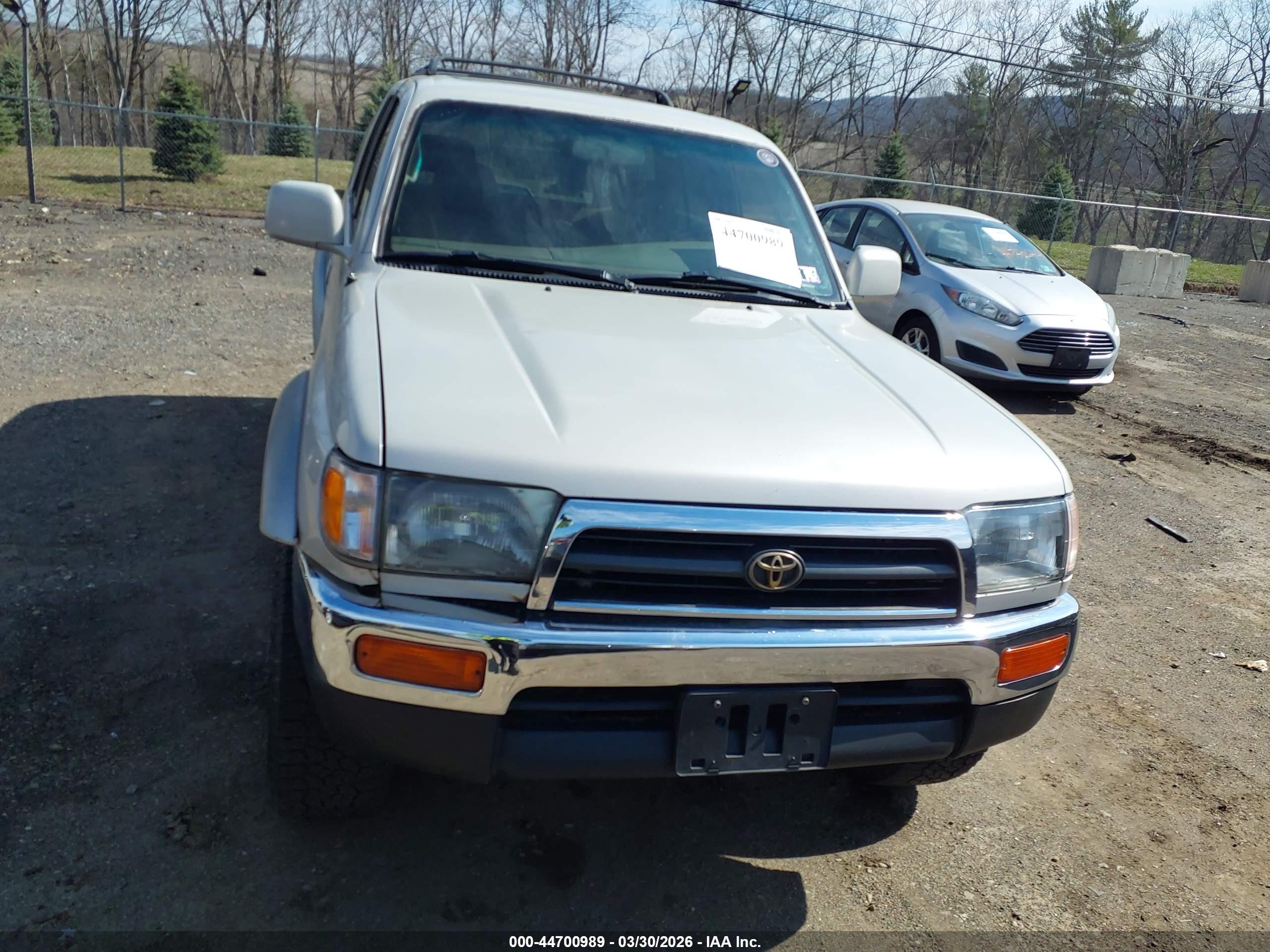 TOYOTA 4RUNNER image 6