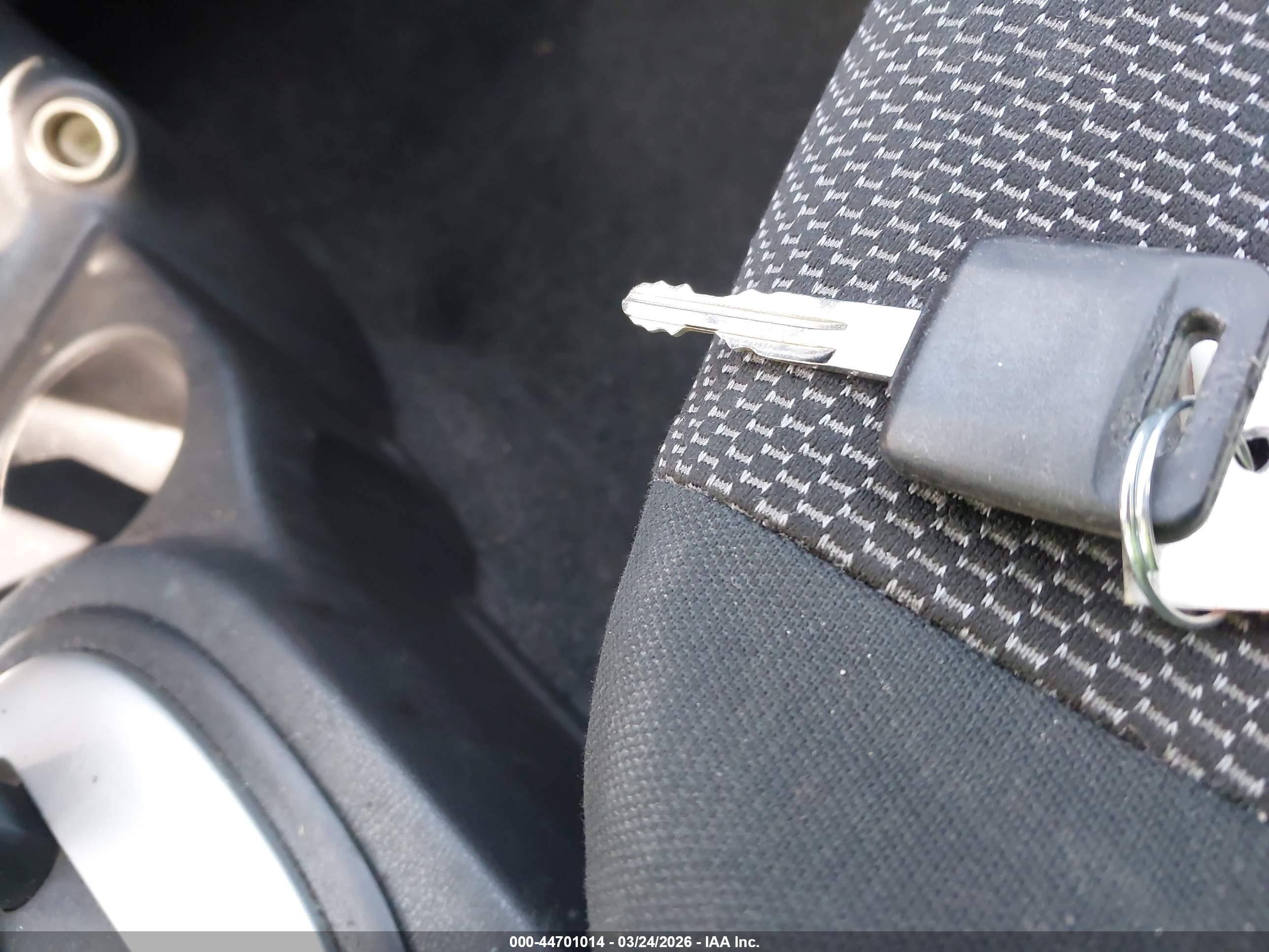 NISSAN VERSA image 11