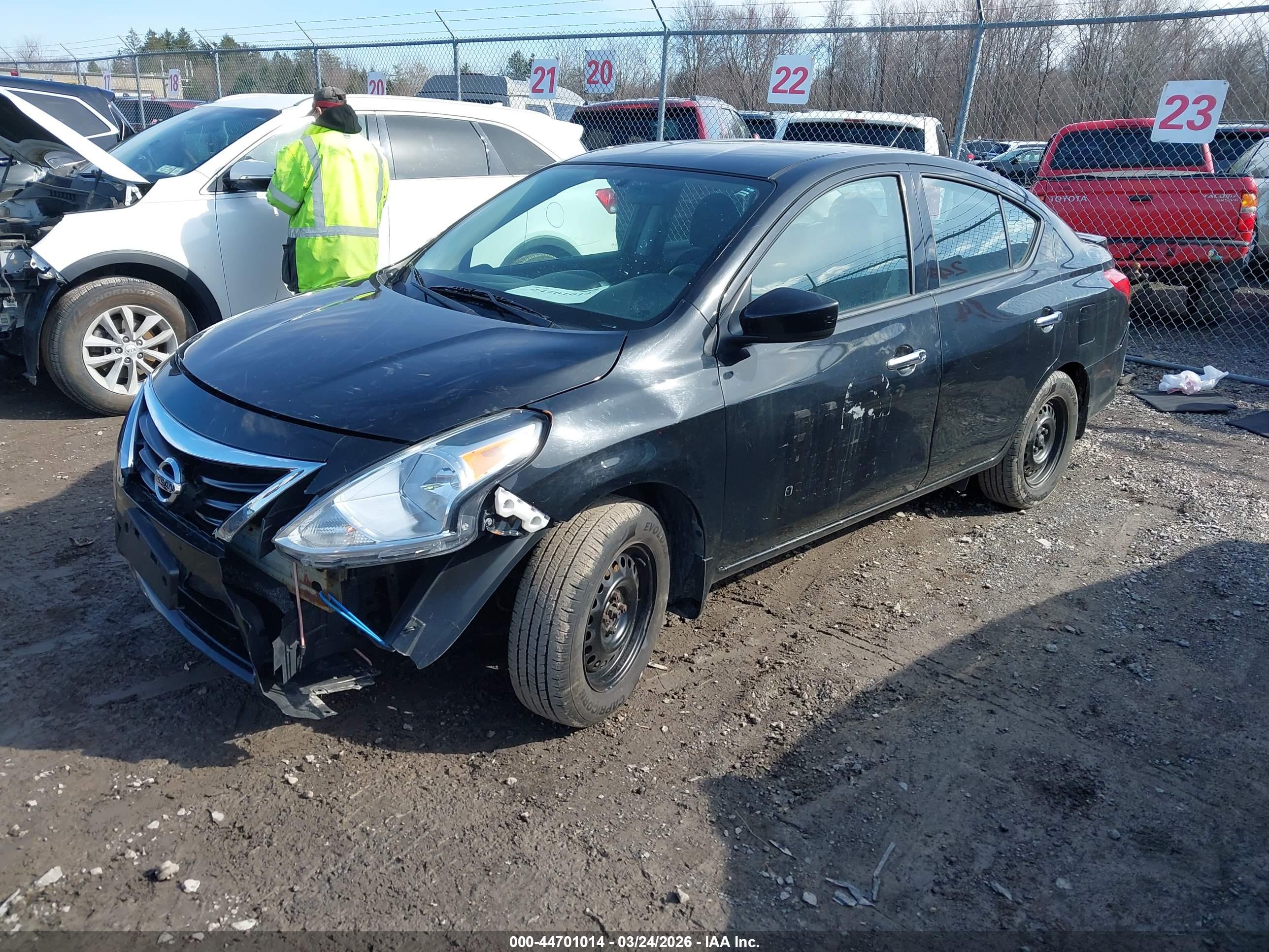 NISSAN VERSA image 2
