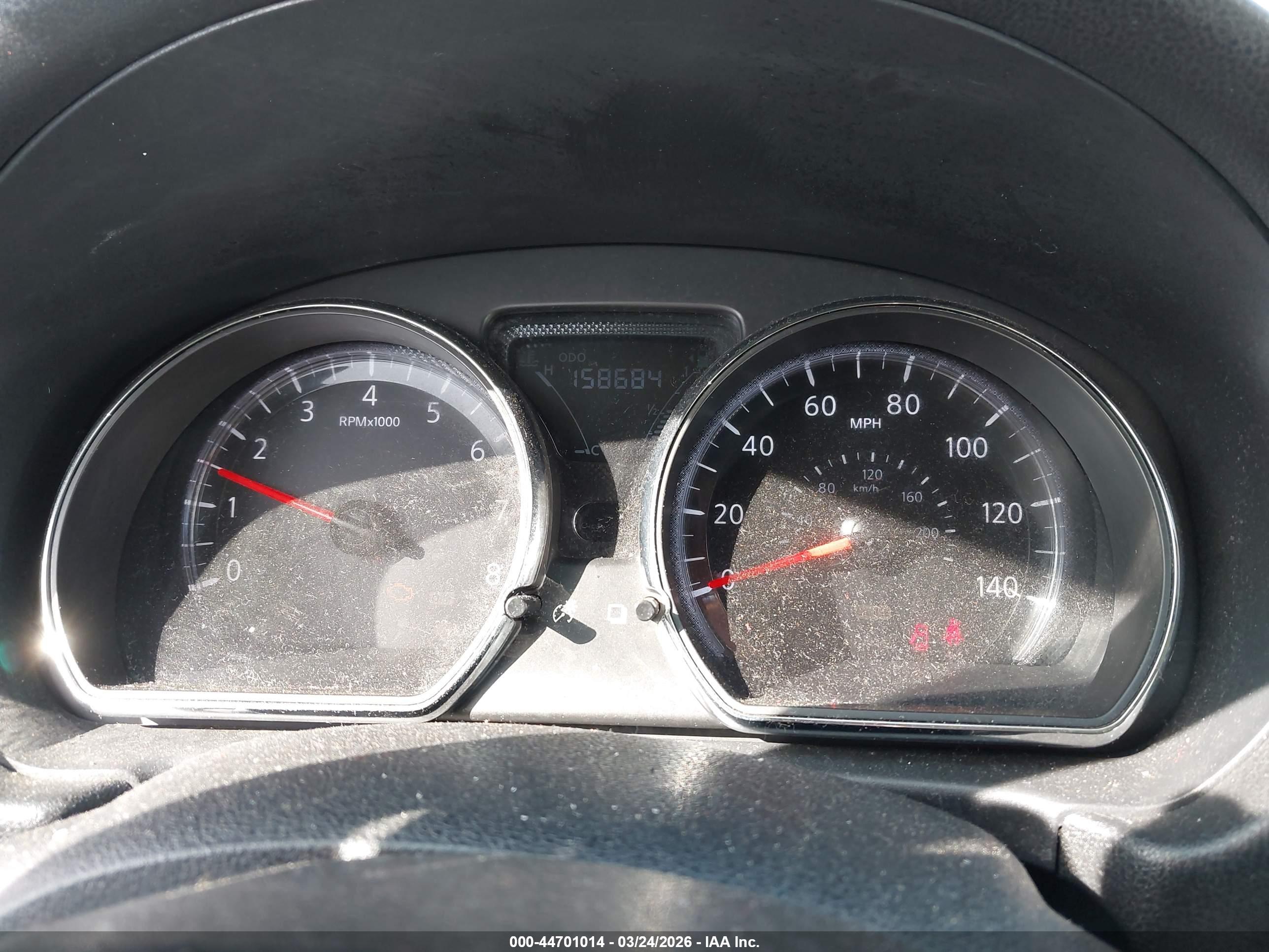 NISSAN VERSA image 7