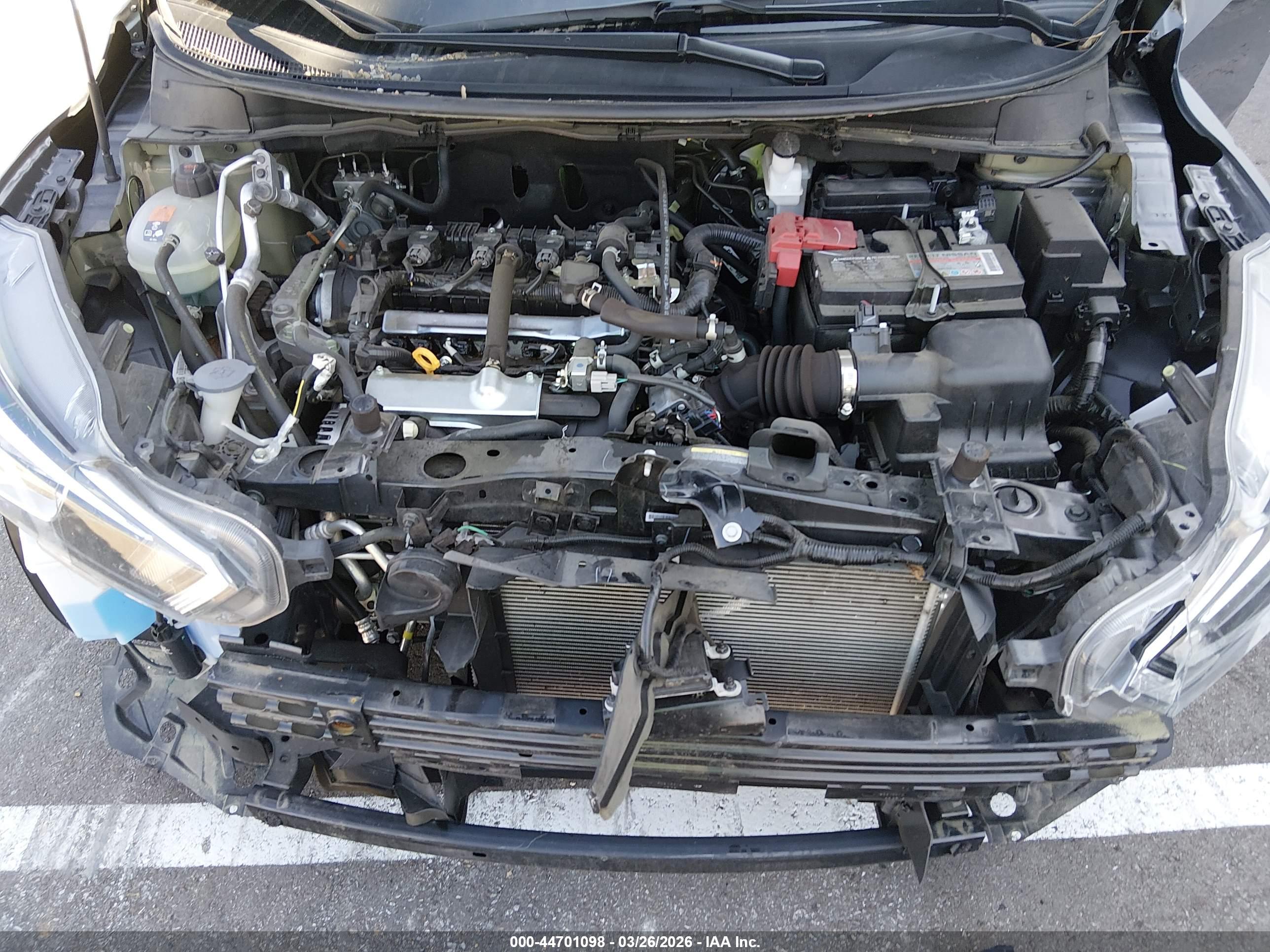 NISSAN VERSA image 10