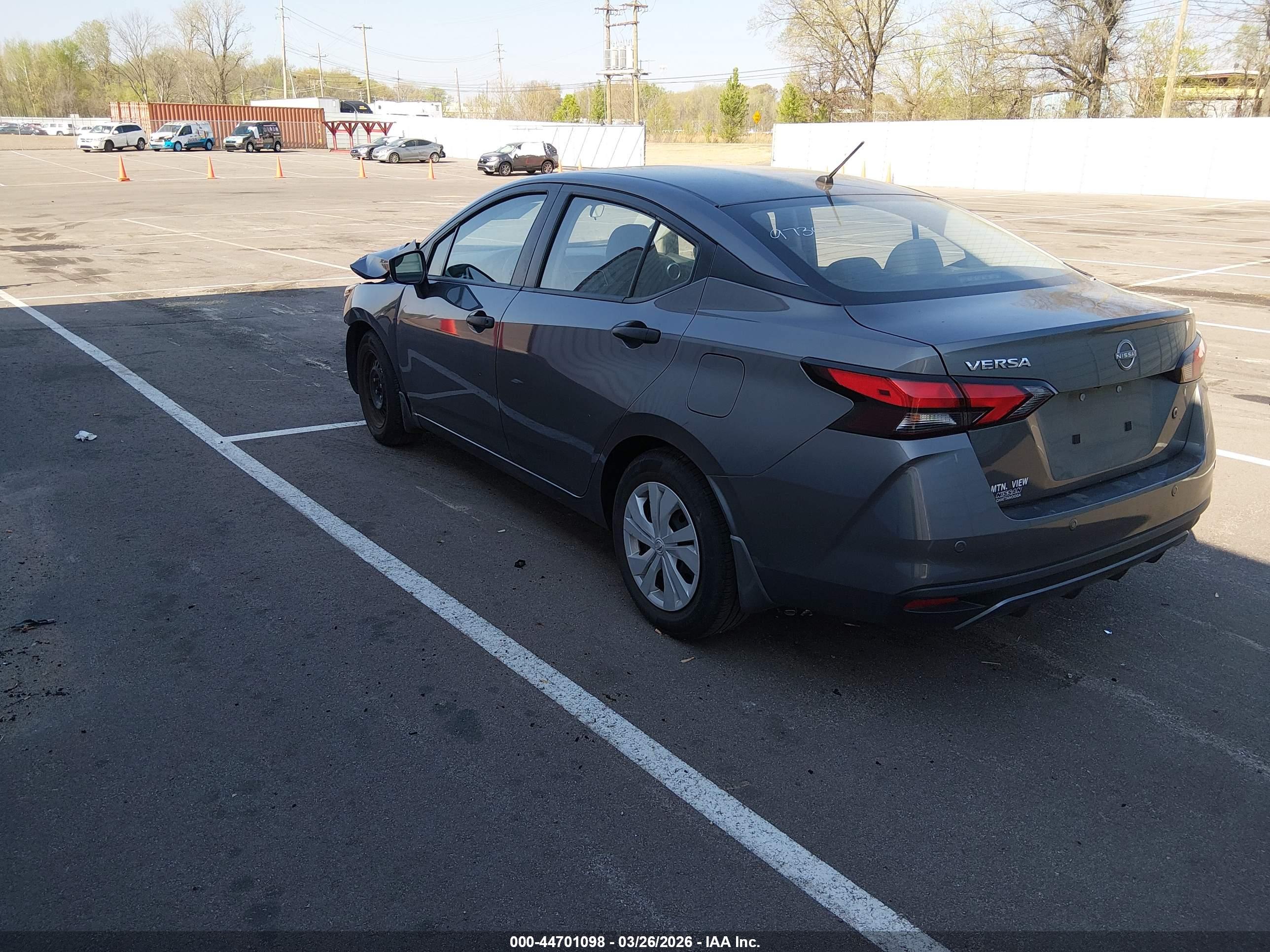 NISSAN VERSA image 3