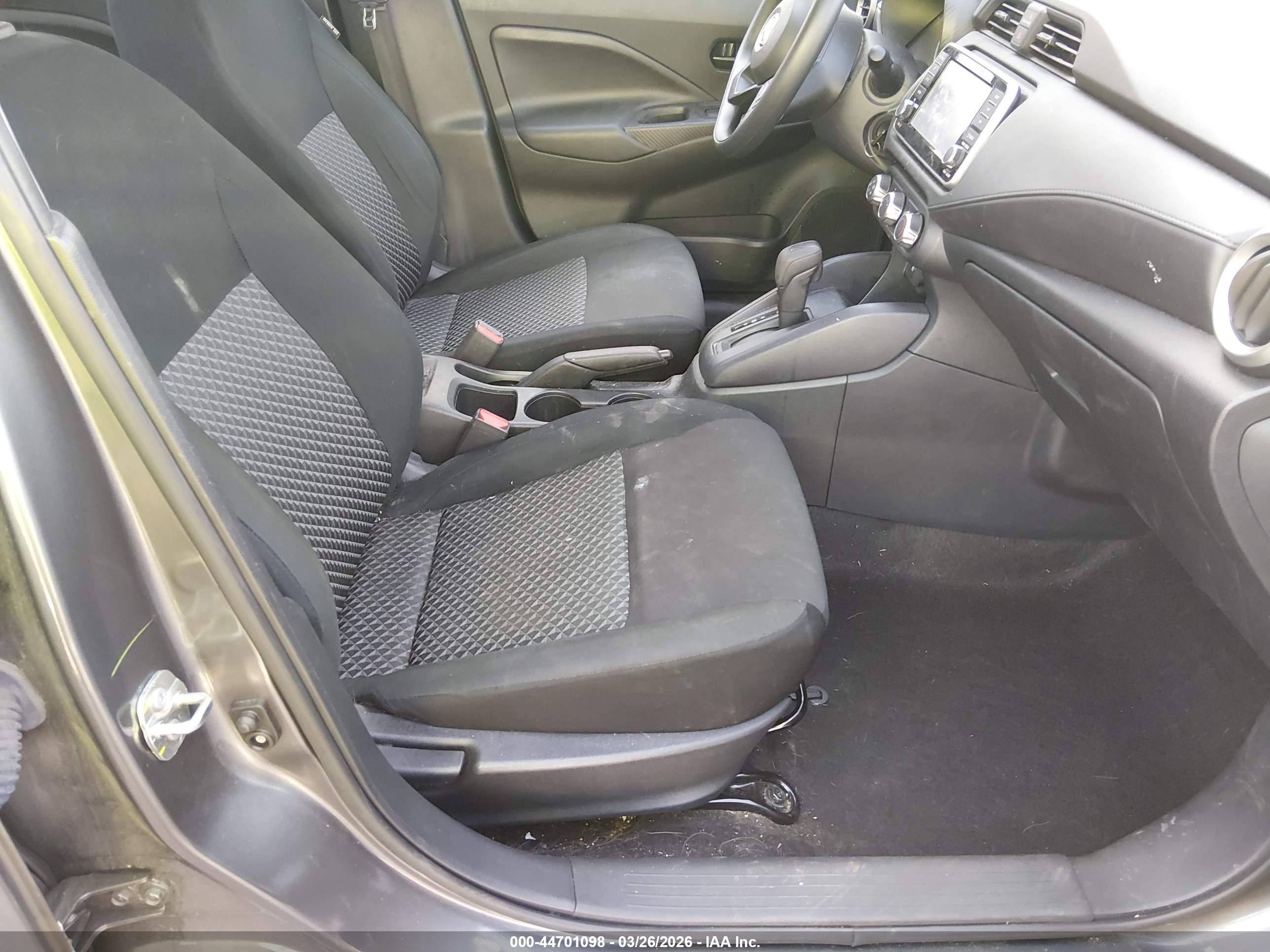 NISSAN VERSA image 5