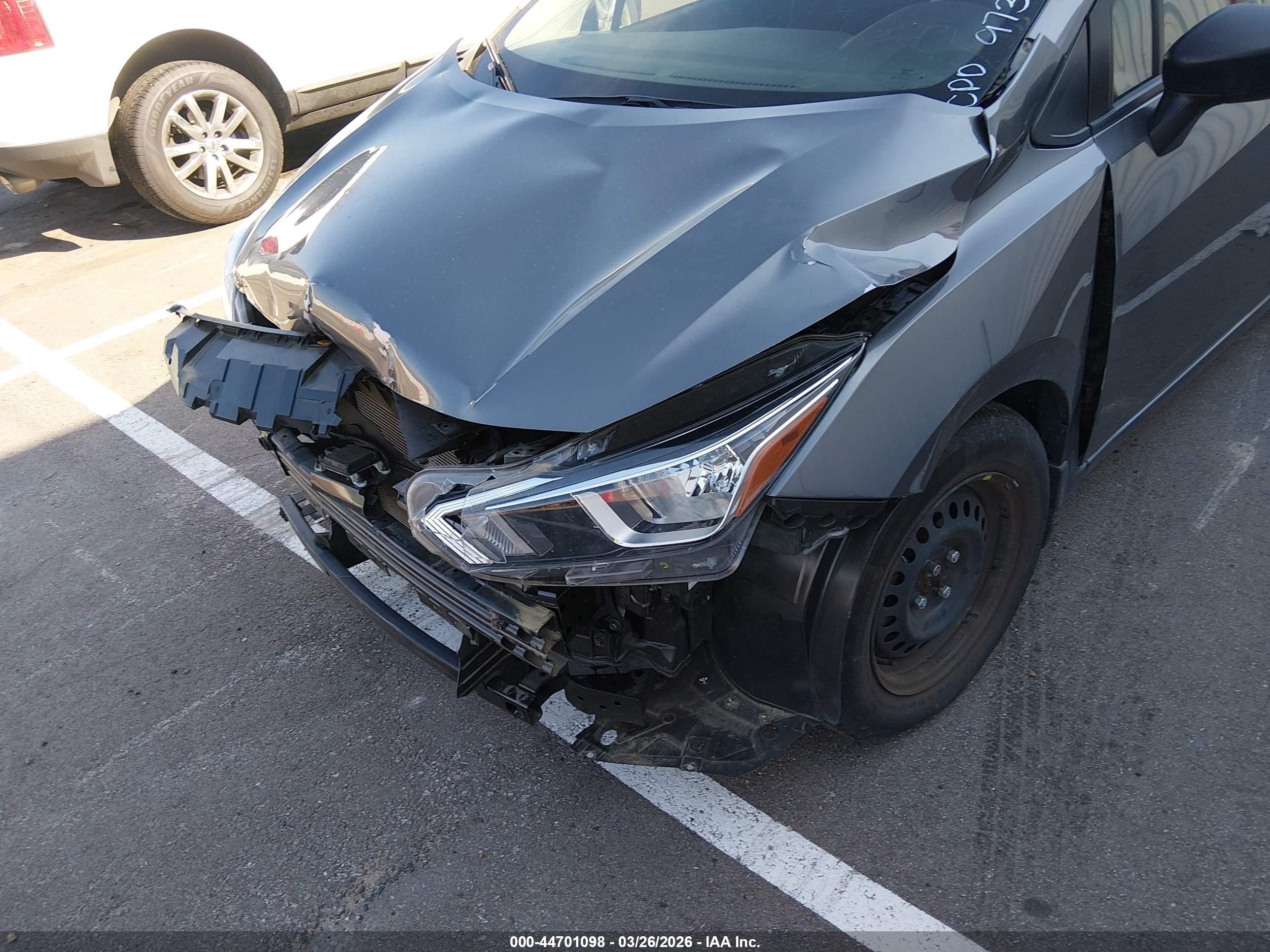 NISSAN VERSA image 6